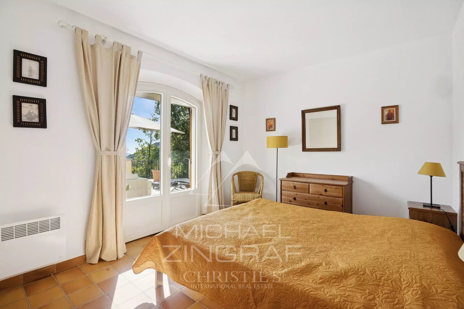 Charming Single-Storey Villa with Sea and Hill Views