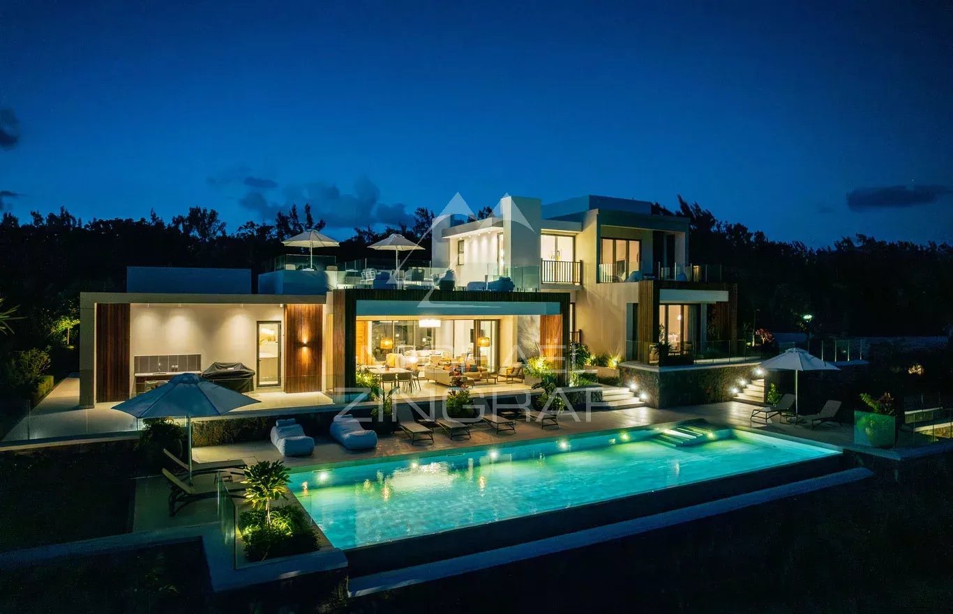 Villa d’Exception avec Vues Panoramiques à Anahita