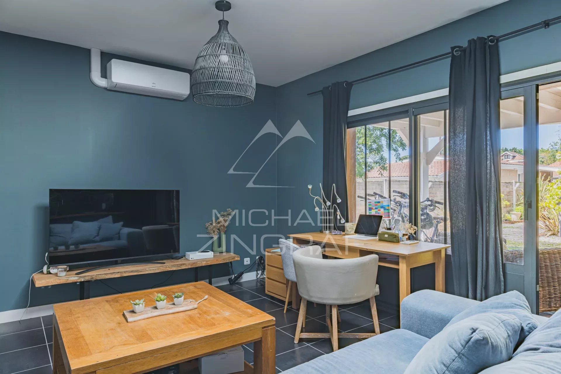 QUARTIER LA HUME - VILLA 7 PIÈCES AVEC DÉPENDANCE ET PISCINE