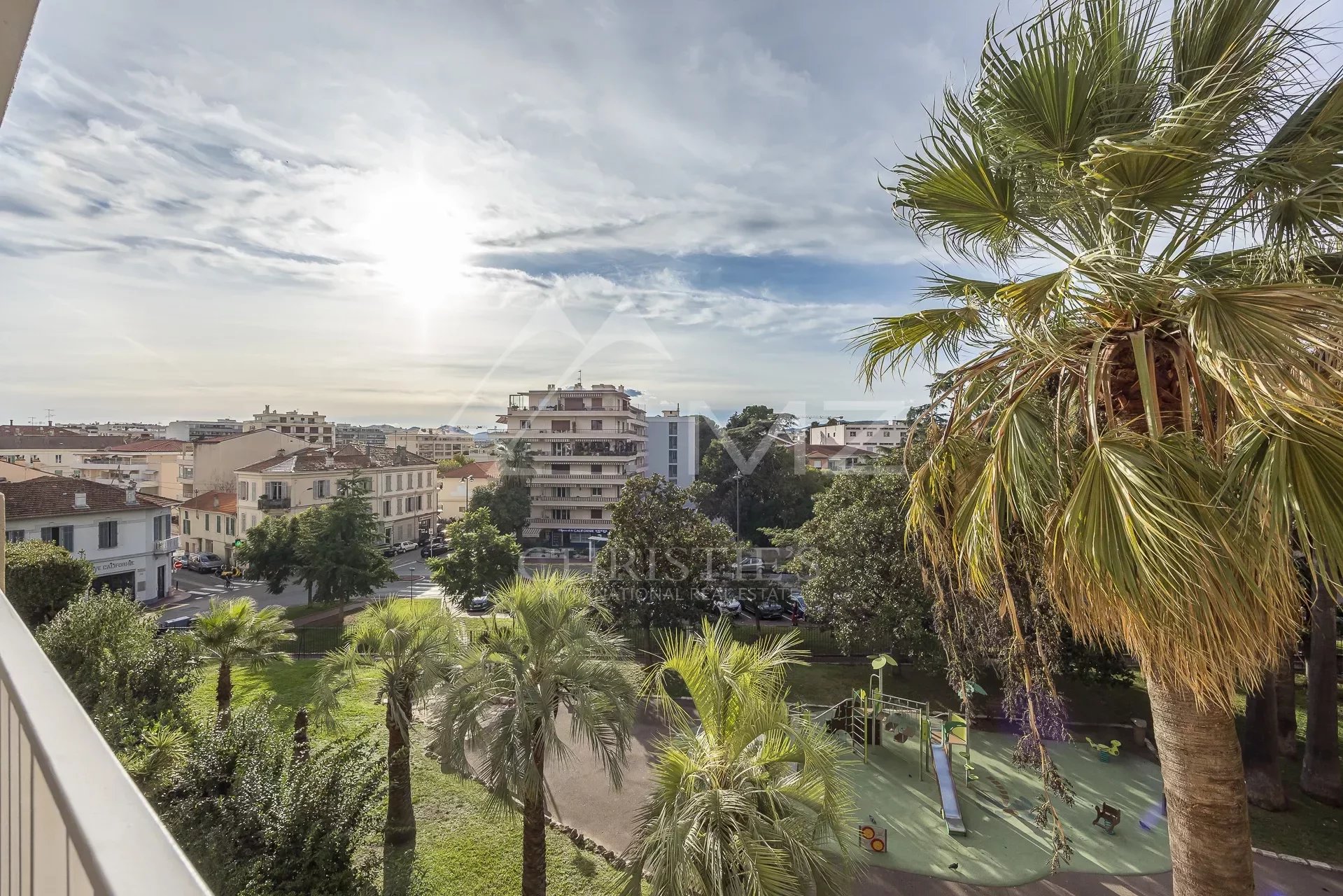 Flat in perfect condition close to rue d'Antibes