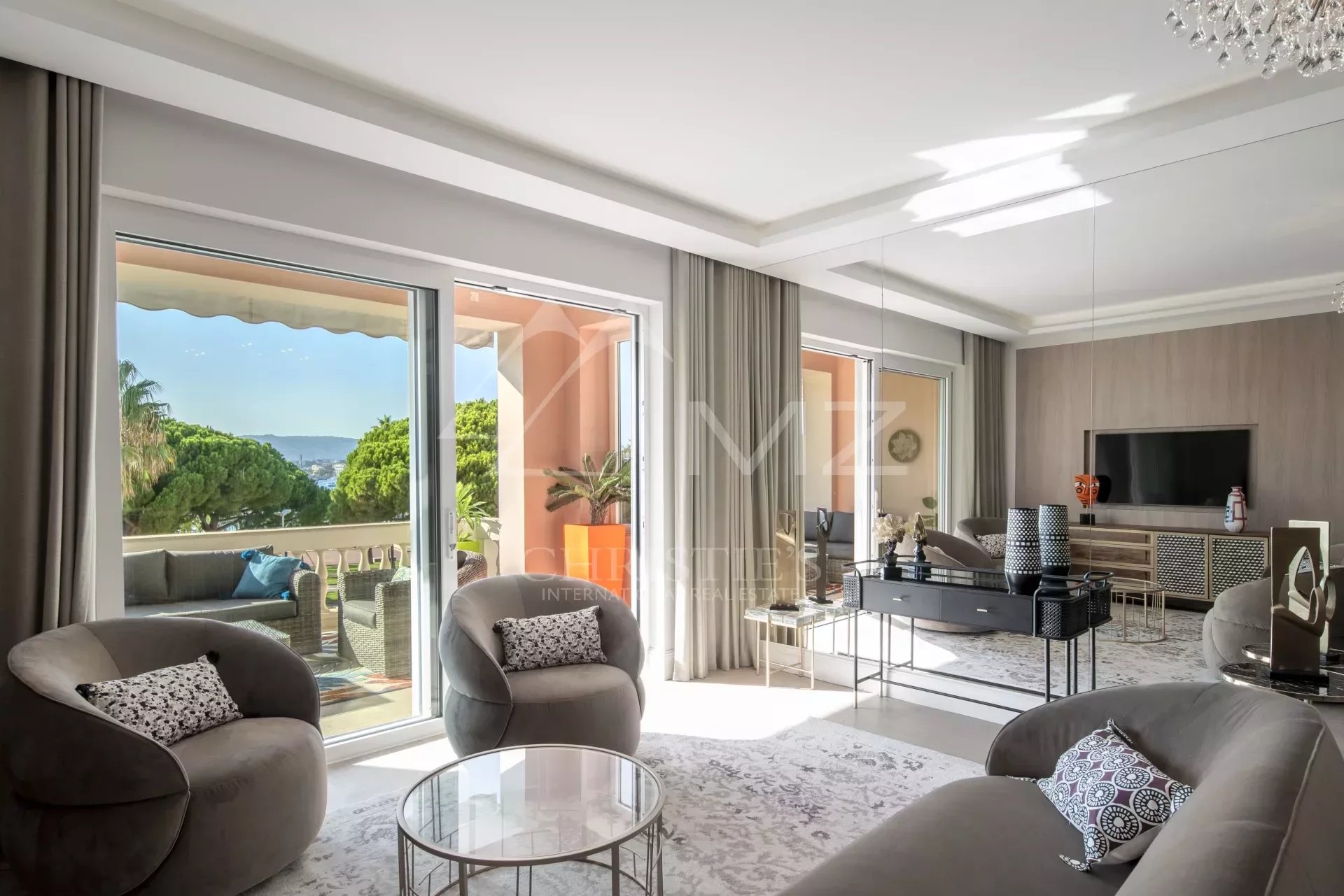 CANNES CROISETTE - Beautiful apartment with luxurious fittings