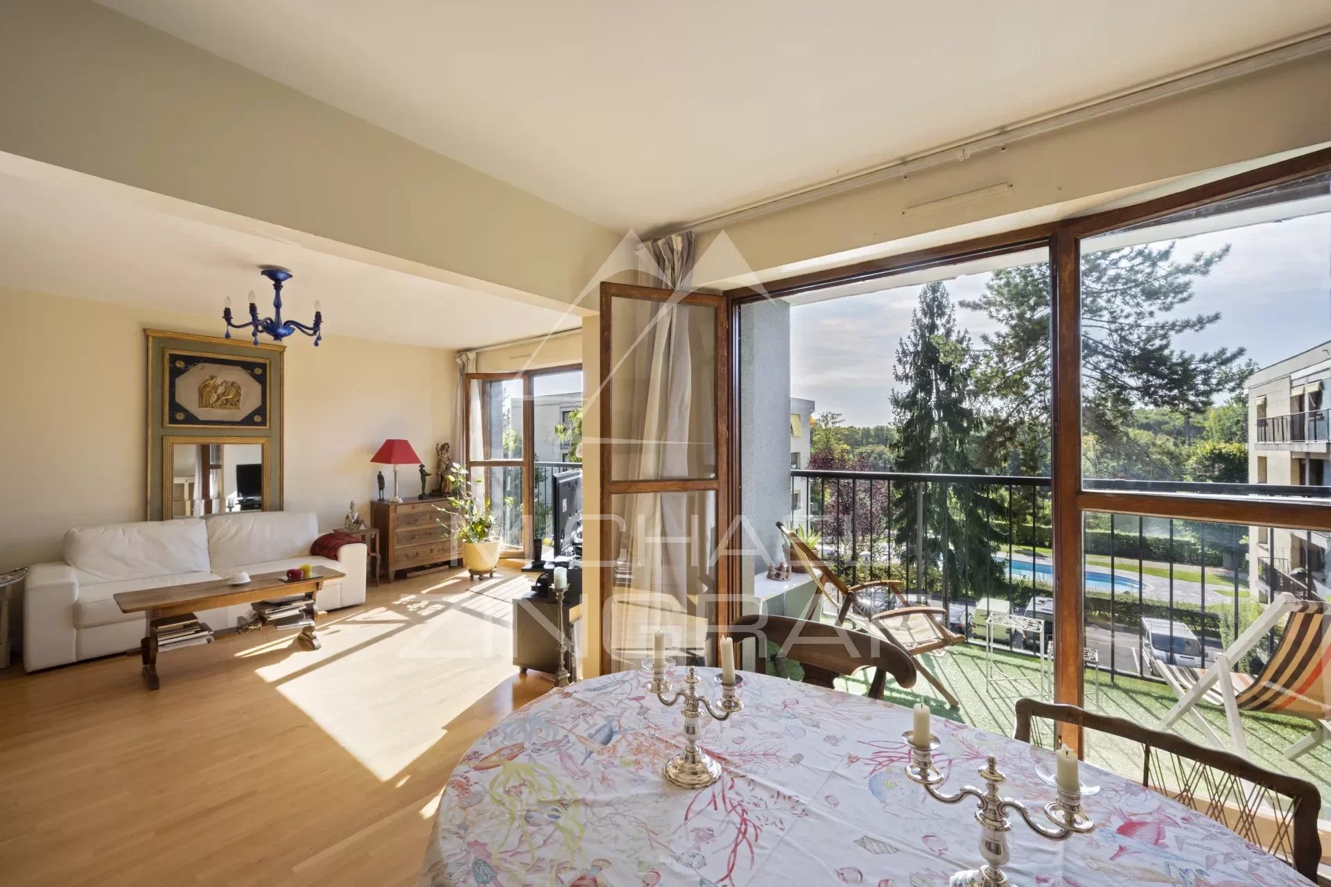 Sale bright apartment with Seine view