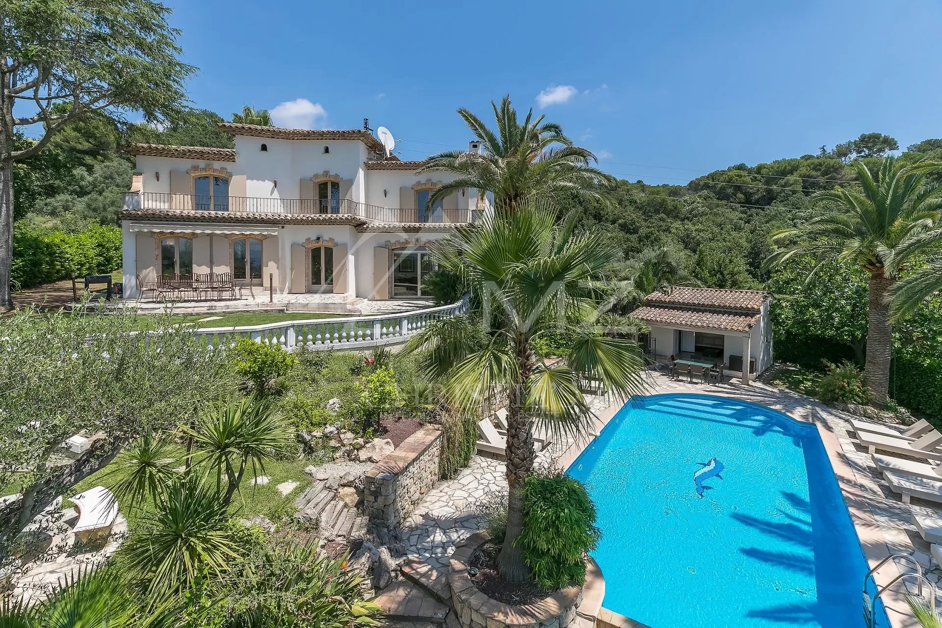 Mougins - Provencal villa with open views