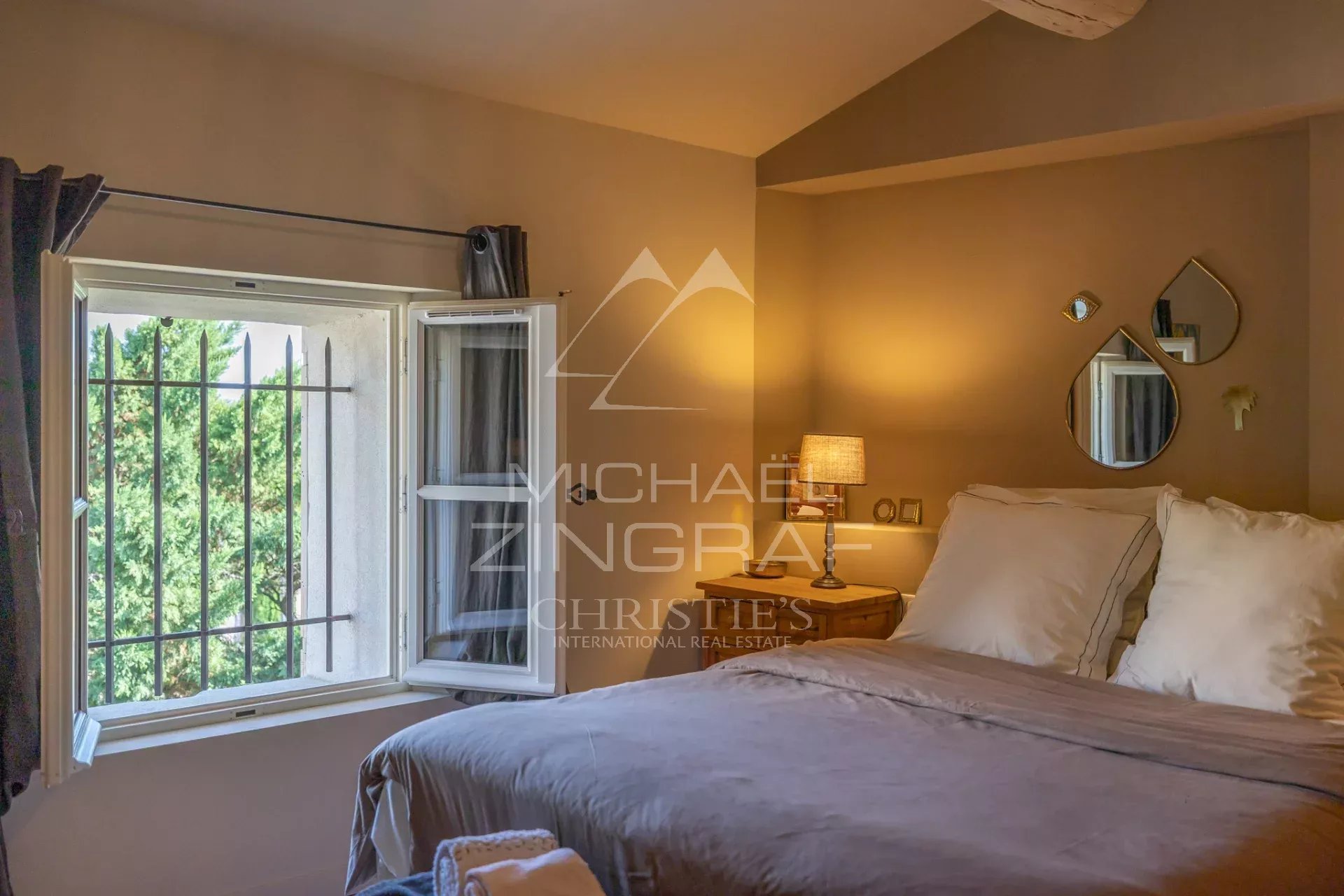 Exclusivité - Proche de l'Isle-sur-la-Sorgue - Magnifique maison de maître rénovée avec piscine