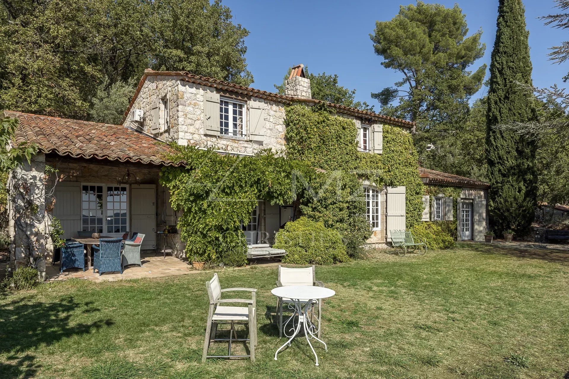 Charming Bergerie set in extensive grounds