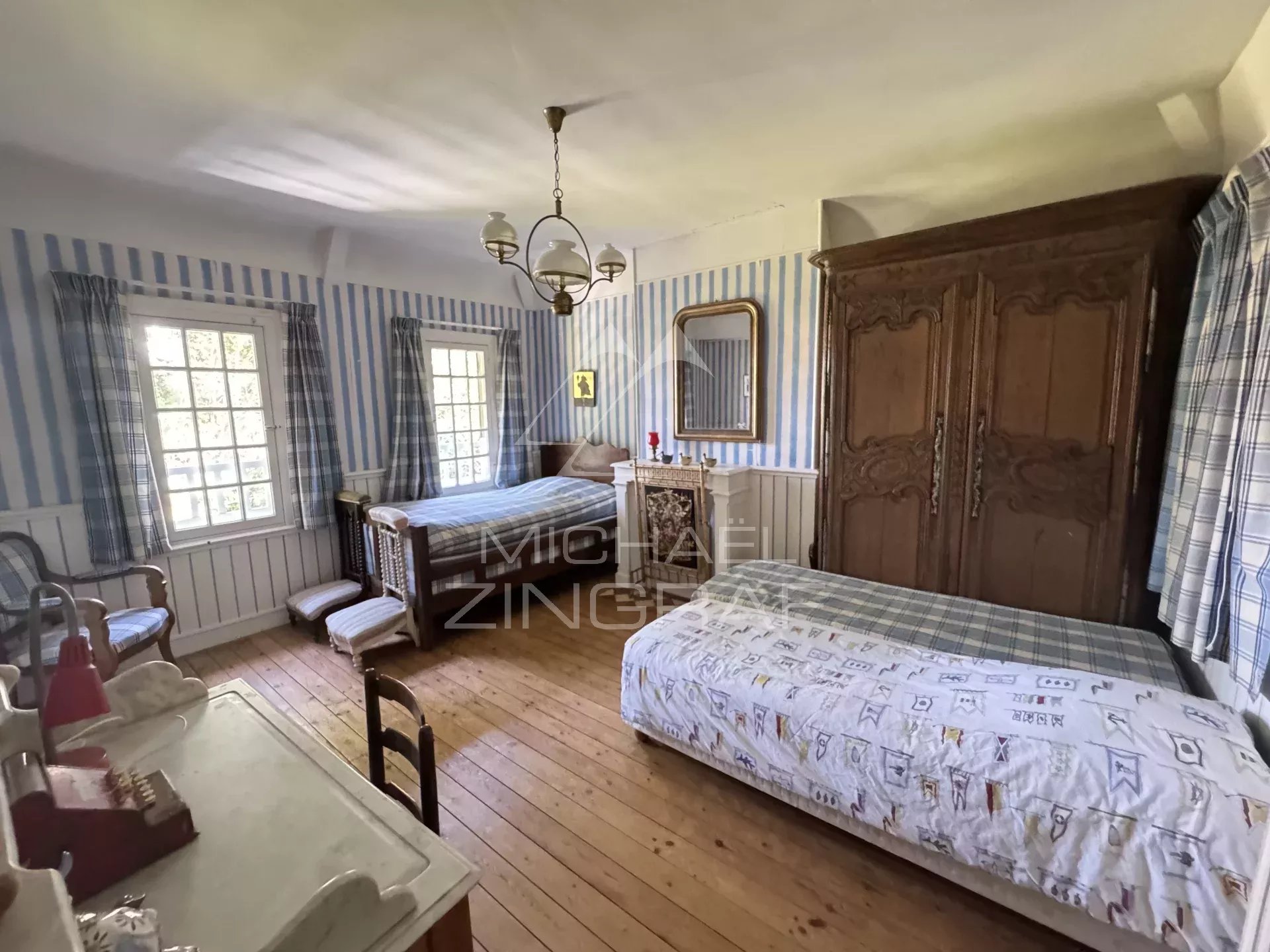 Manoir anglo-normand avec tennis