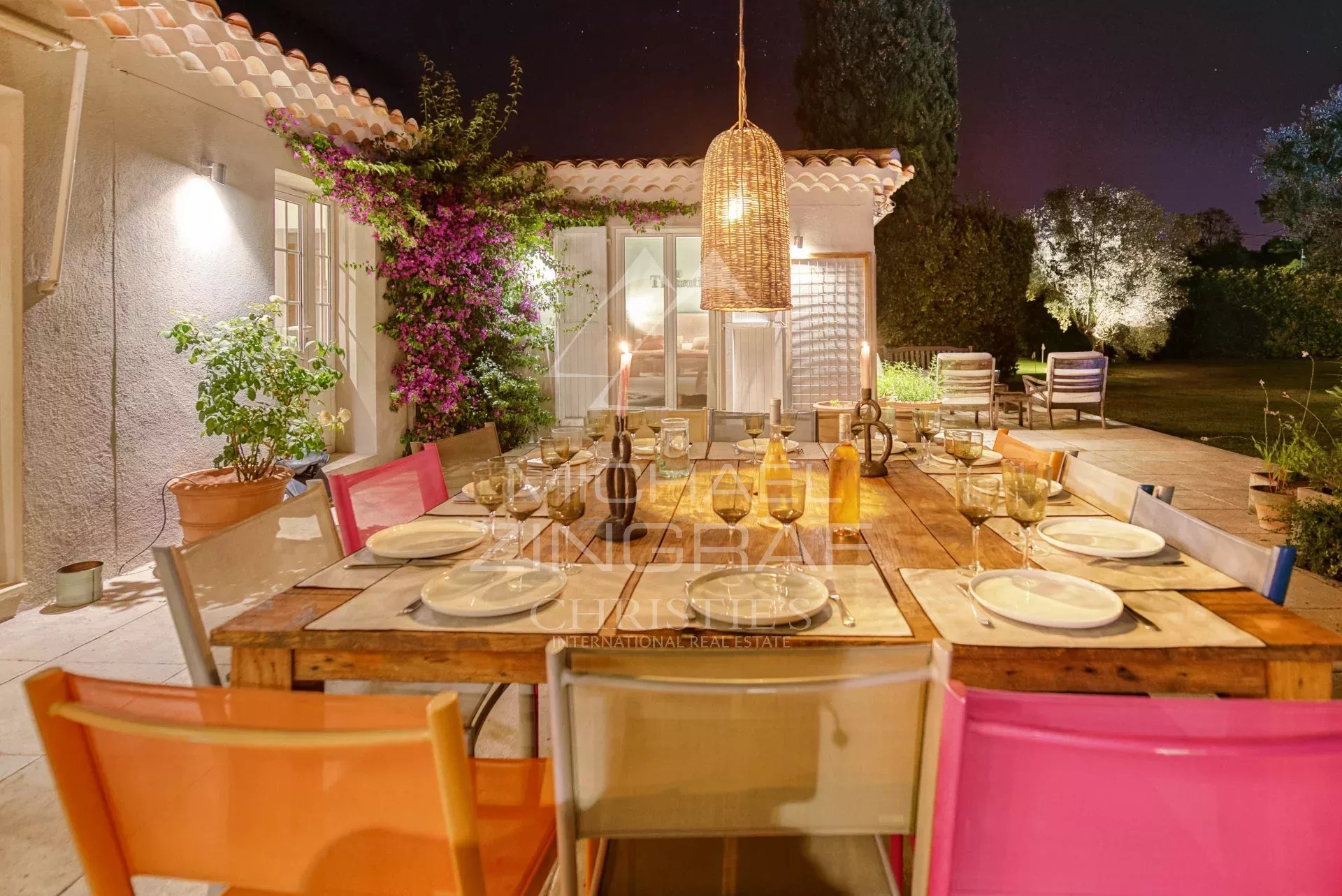 Exklusive Villa mit 8 Suiten und umfassenden Freizeiteinrichtungen