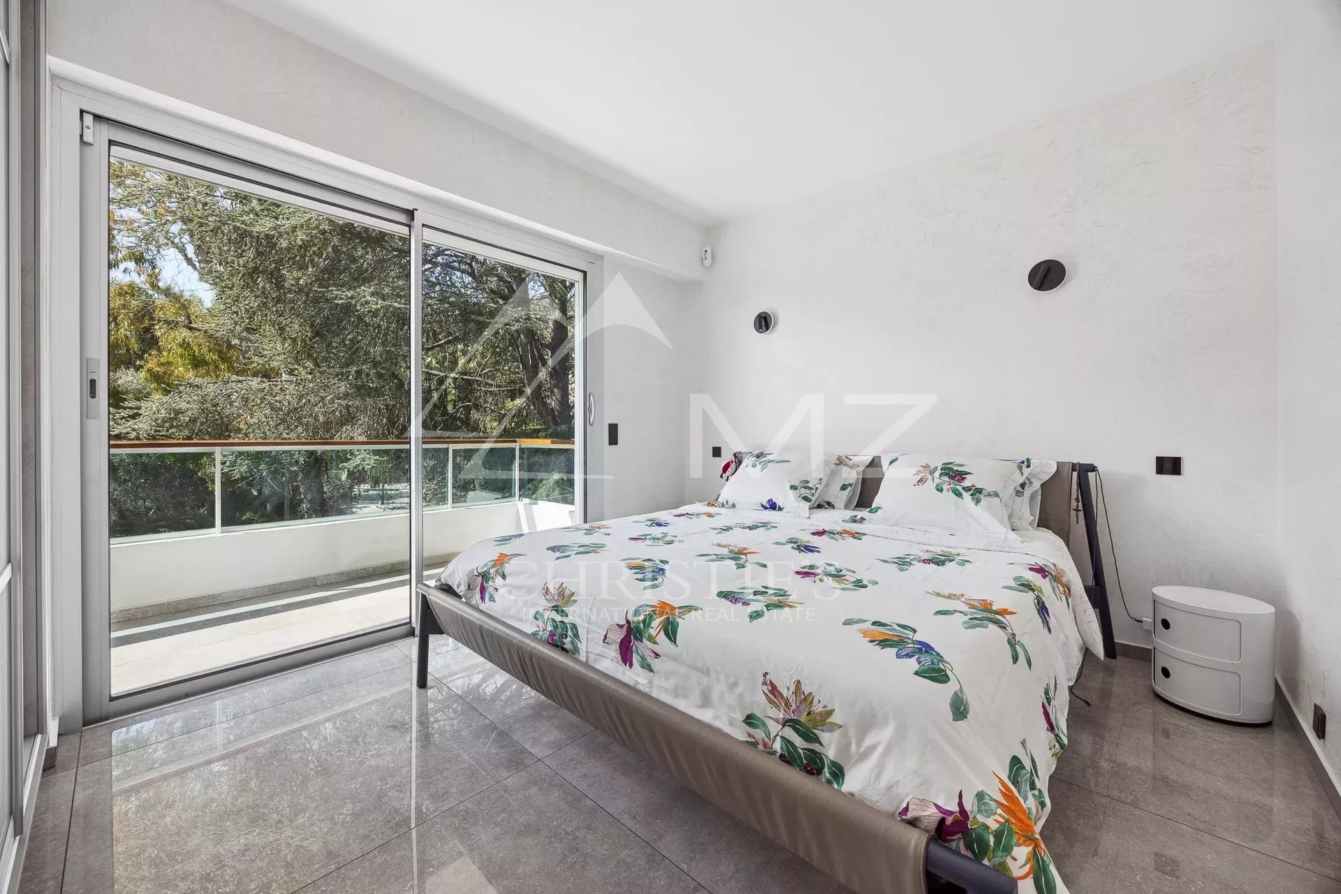 Stunning top-floor flat