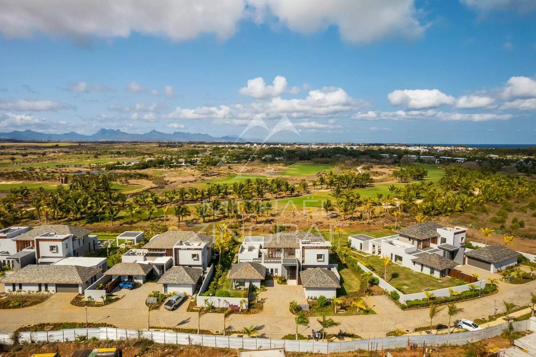 Außergewöhnliche Gelegenheit – Fairway Villa mit 5 En-Suite Schlafzimmern im Mont Choisy Golf Estate