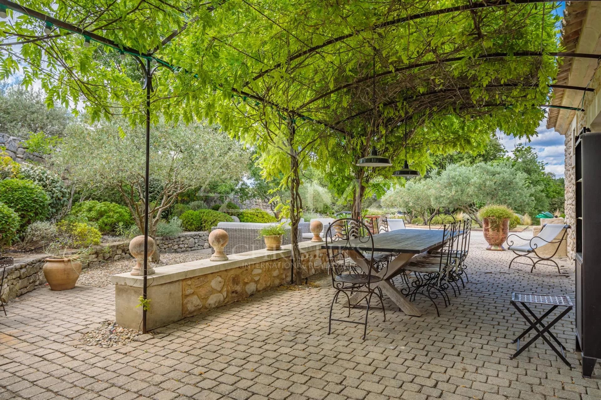 Ménerbes - Gorgeous property with heated pool and tennis court