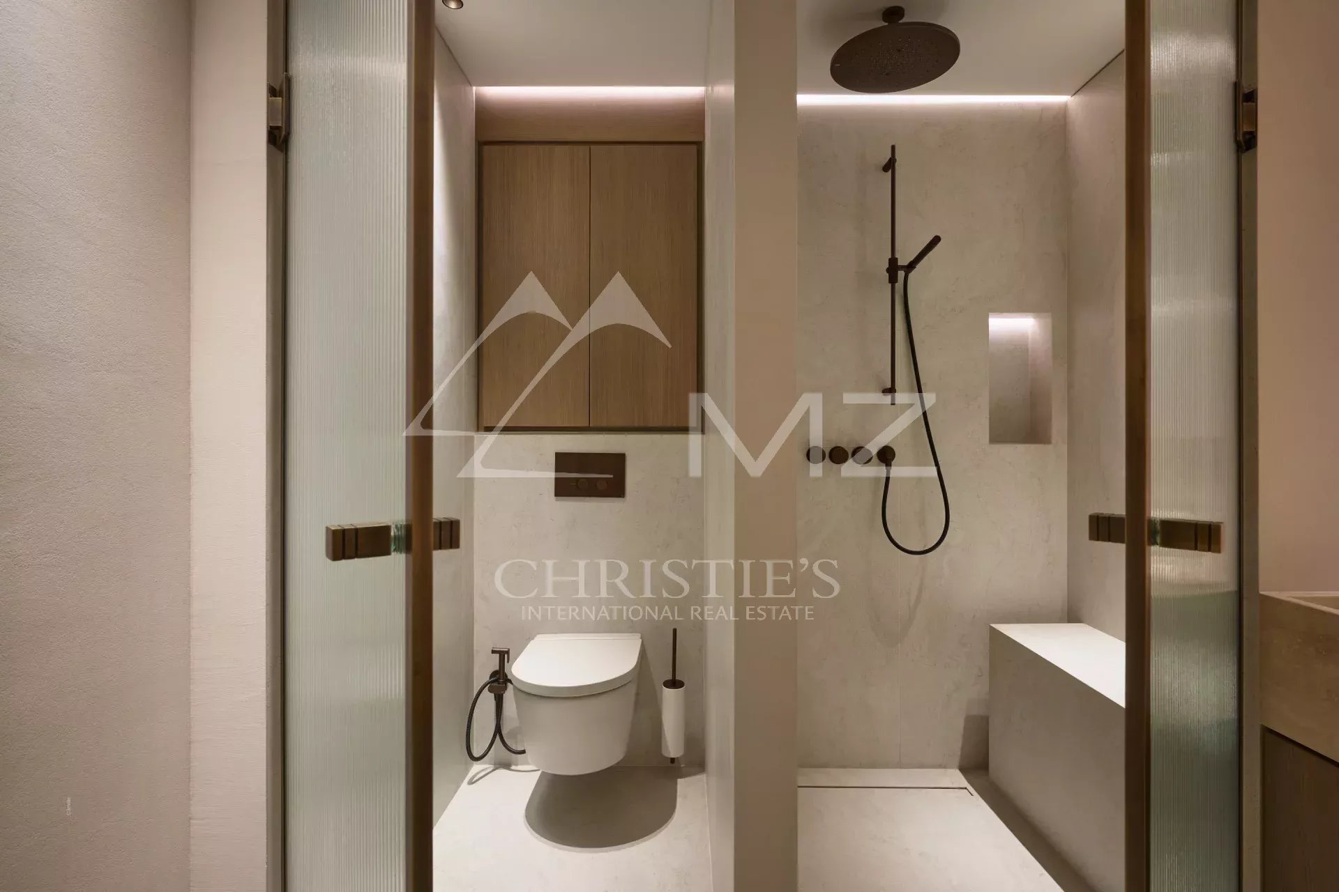 EXCLUSIVITE: Superbe appartement contemporain à la vue mer époustouflante