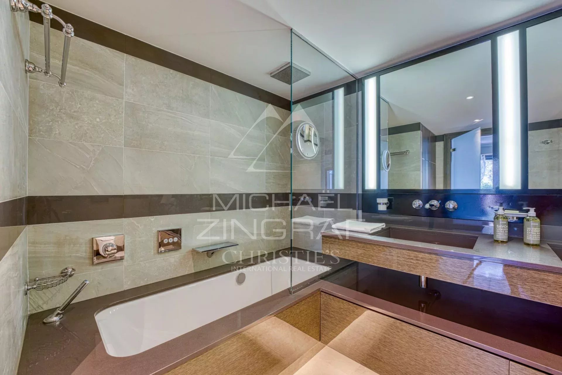 Appartement d'Exception avec Terrasses Panoramiques et Prestations Haut de Gamme