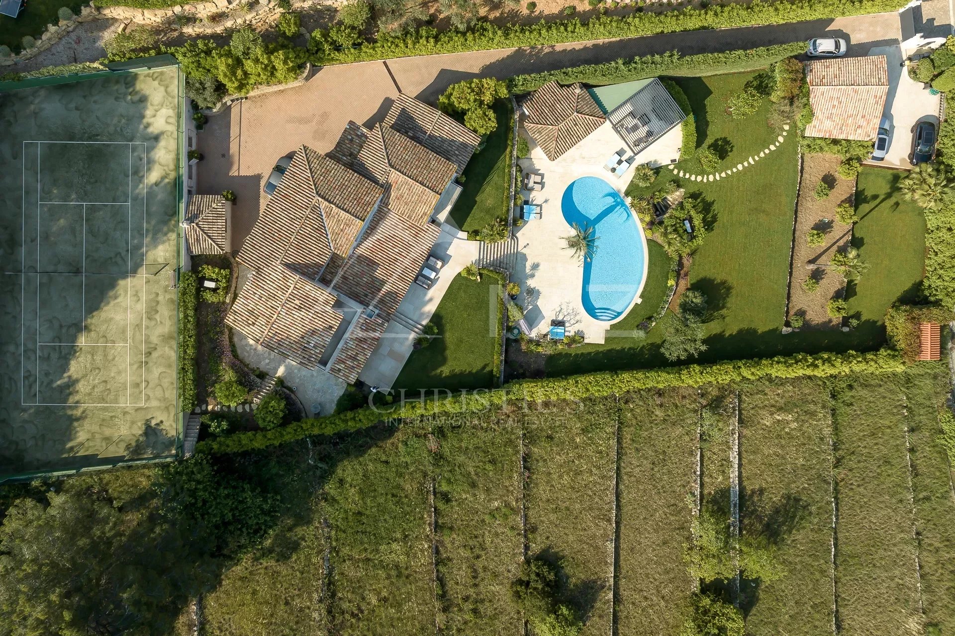 MOUGINS - Magnifique villa contemporaine vue mer