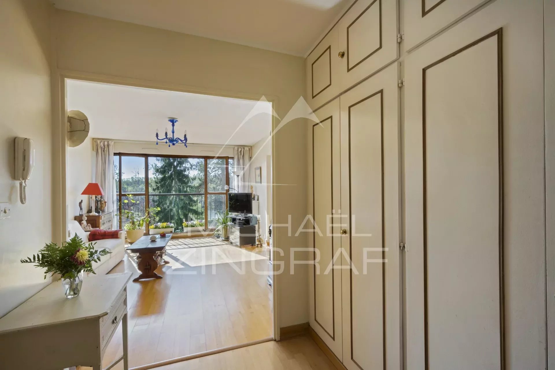 Sale bright apartment with Seine view