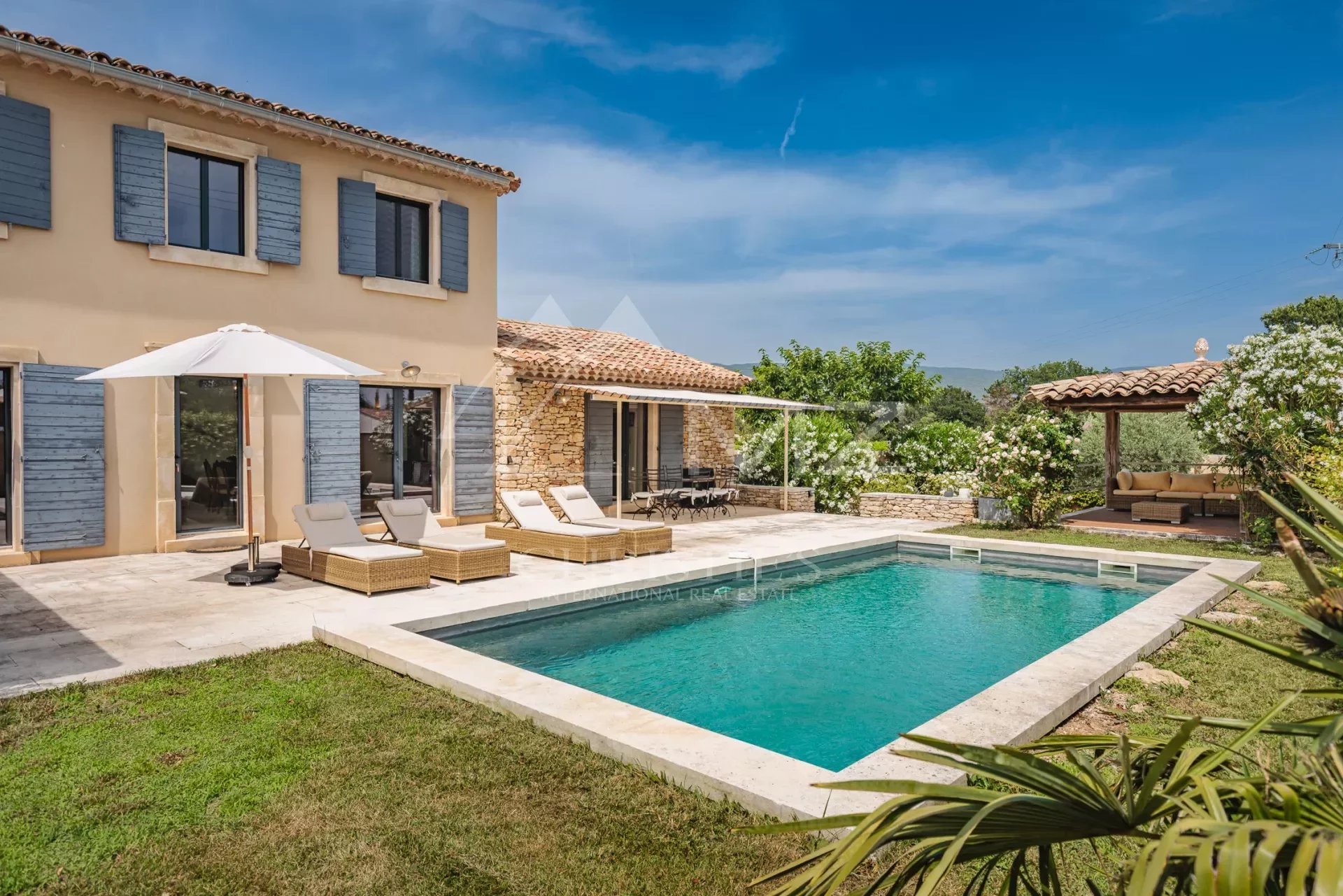 Luberon - Belle maison de vacances avec piscine chauffée