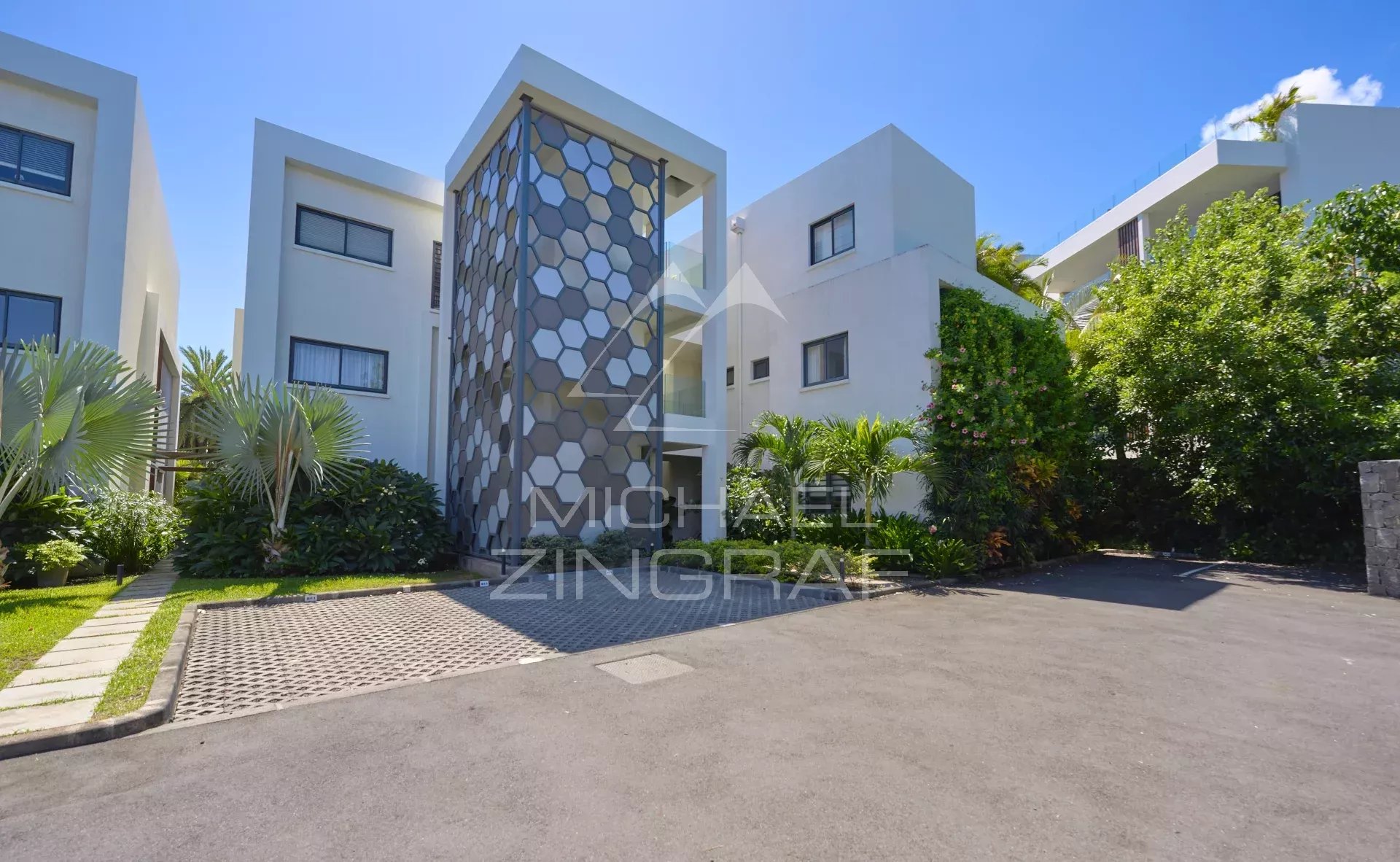 3-Bedroom Apartment in a Secure Residence in Pointe aux Canonniers