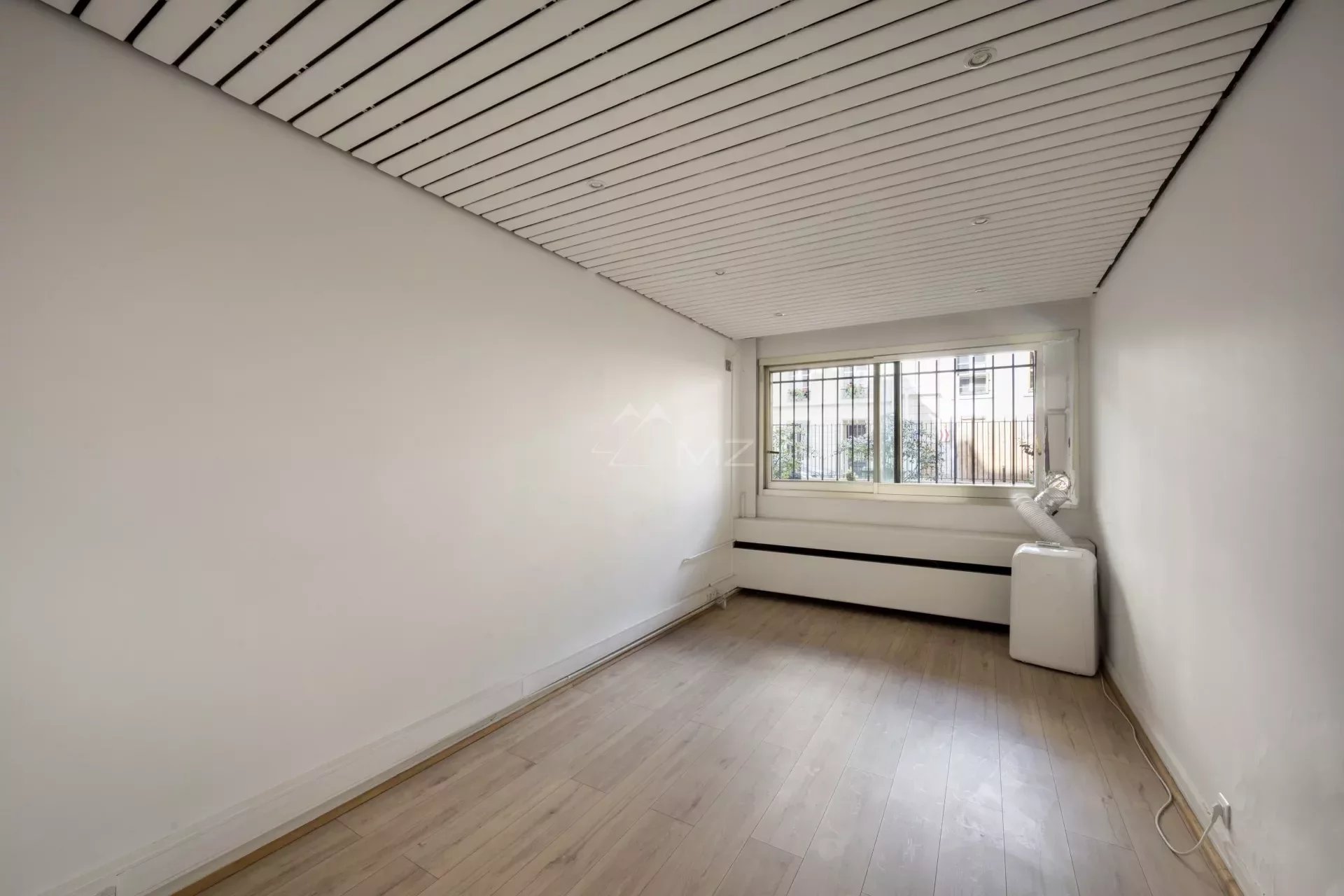 For Sale Apartment - Commercial space - 75007 - Paris - Boulevard Saint Germain