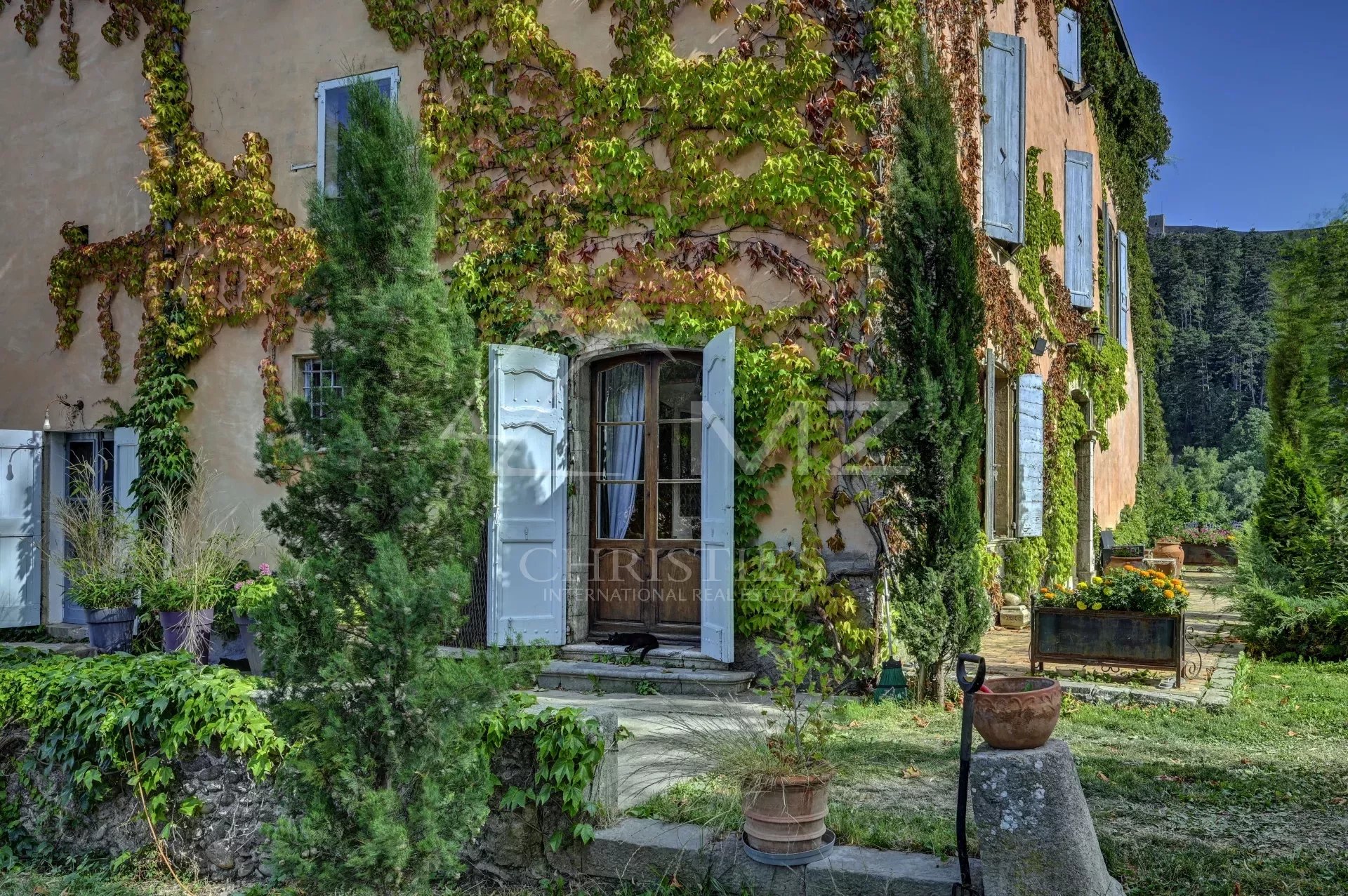 Charmantes Jagdschloss aus dem 17. Jahrhundert in der Provence