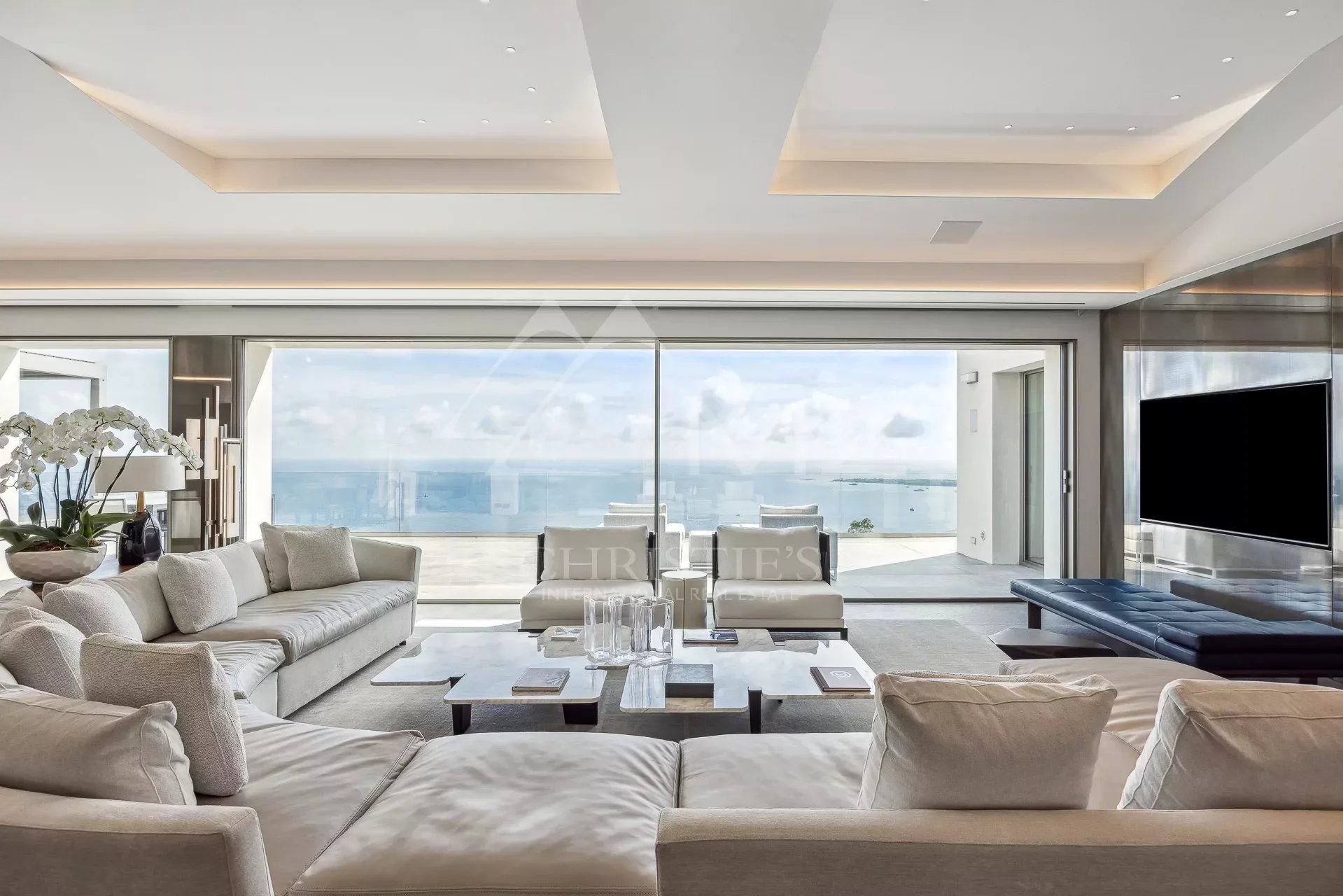 Exclusivité - Super-Cannes - Vue panoramique mer à 180°