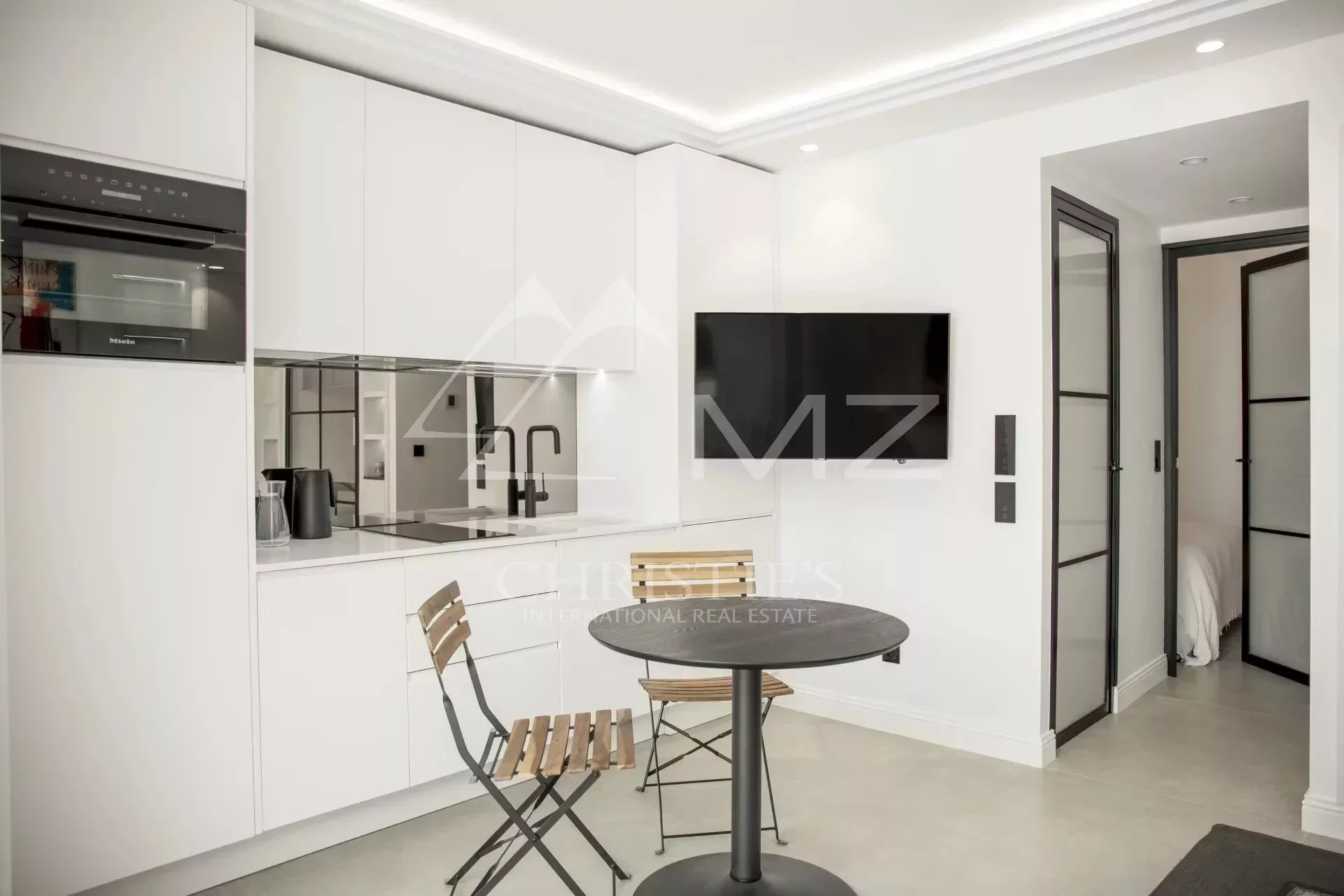 Completely renovated 3-room apartment
