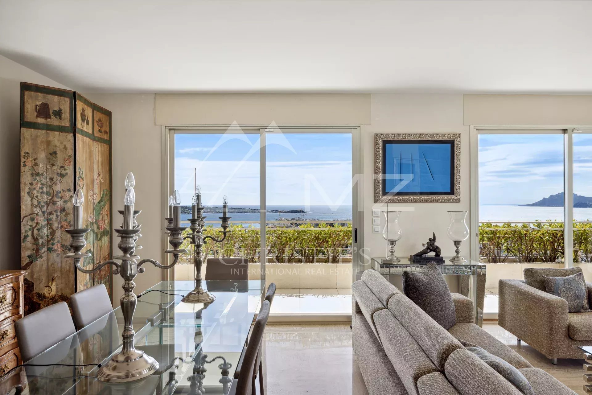 appartement d'angle 4 chambres vue Mer