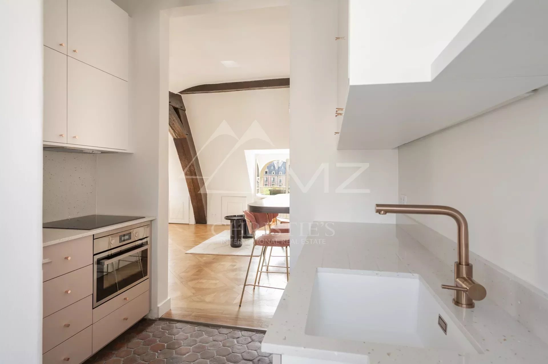 Verkauf Wohnung - Paris 75004 - Place des Vosges - Oberste Etage - Renoviert