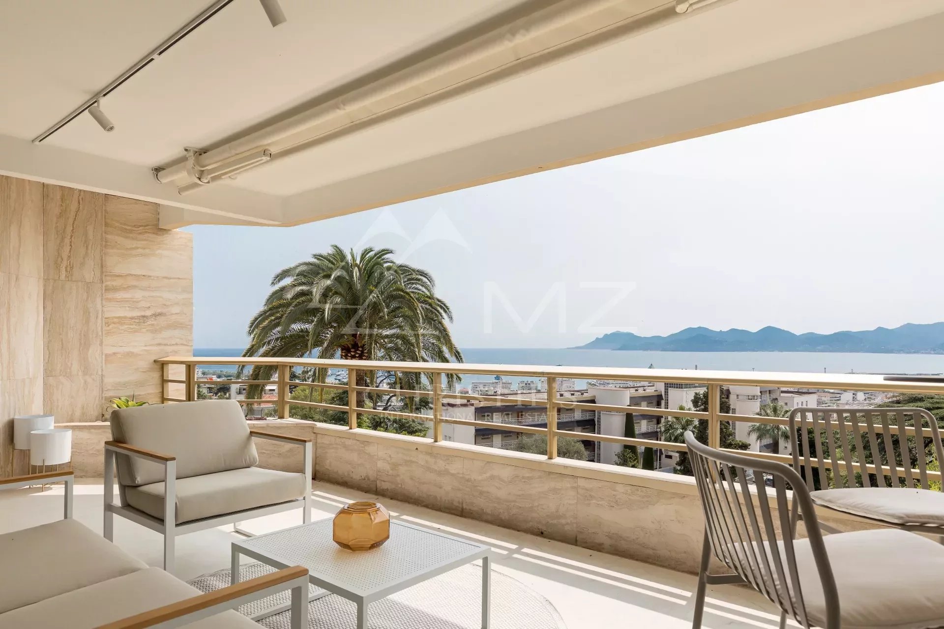 Hervorragendes Apartment mit Panoramablick auf das Meer