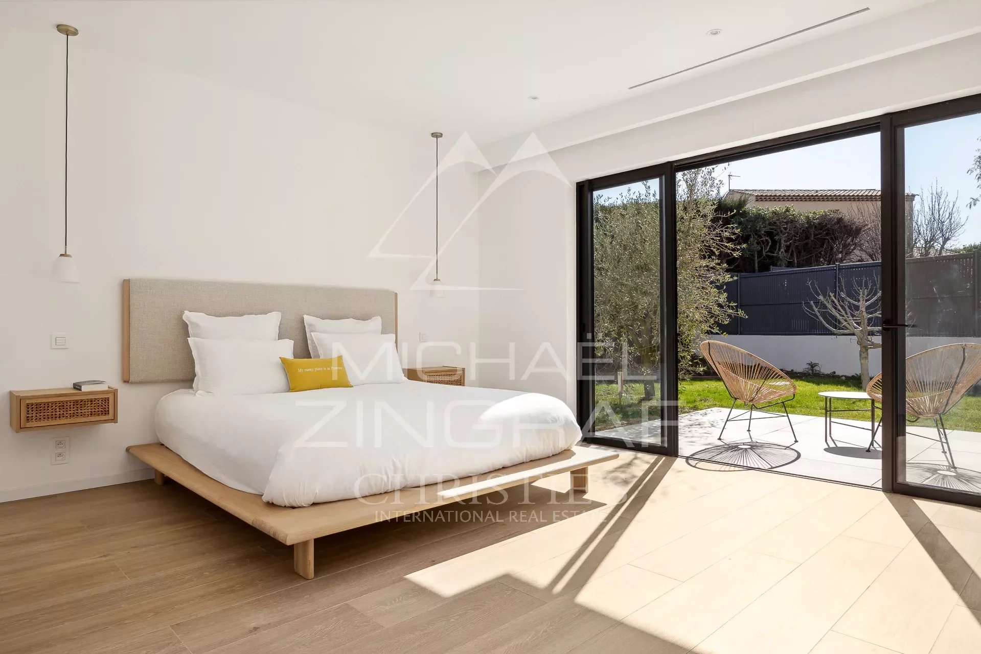 Mougins - close to the old village - Brand new contemporary villa - 5 bedrooms
