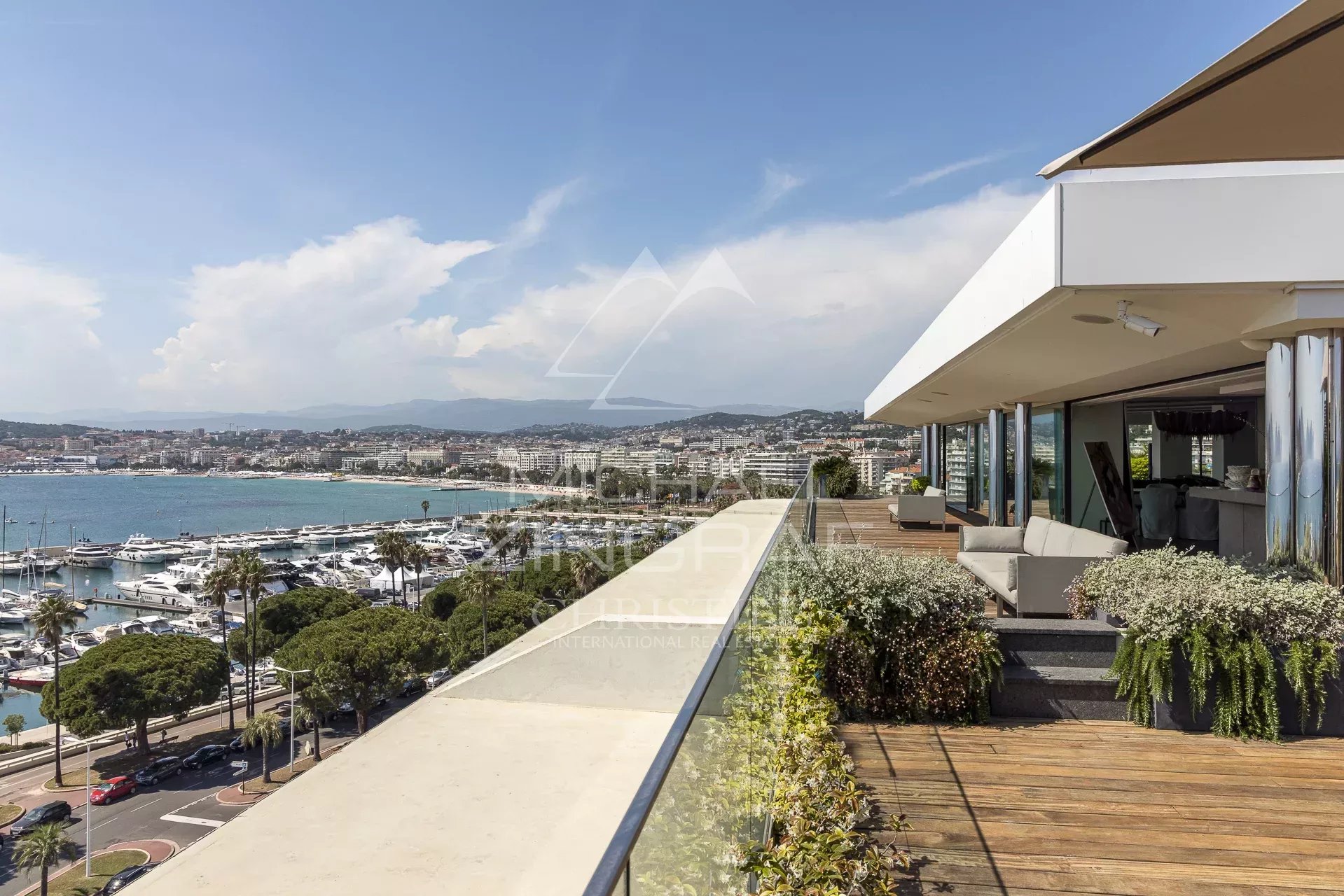 Cannes Croisette – Palm Beach – Exceptional penthouse with panoramic ocean views