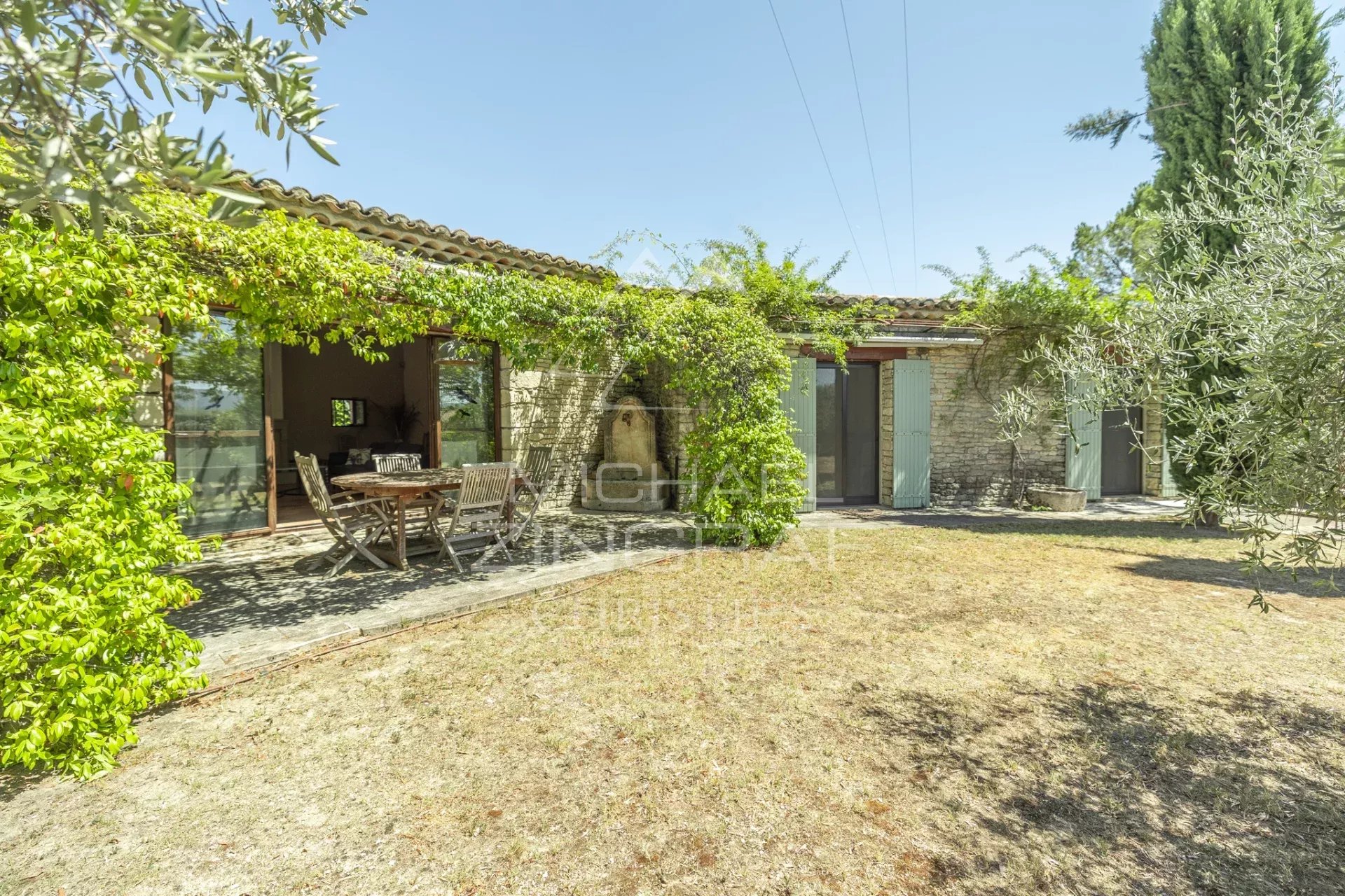 Gordes – Charmantes einstöckiges Steinhaus mit Swimmingpool