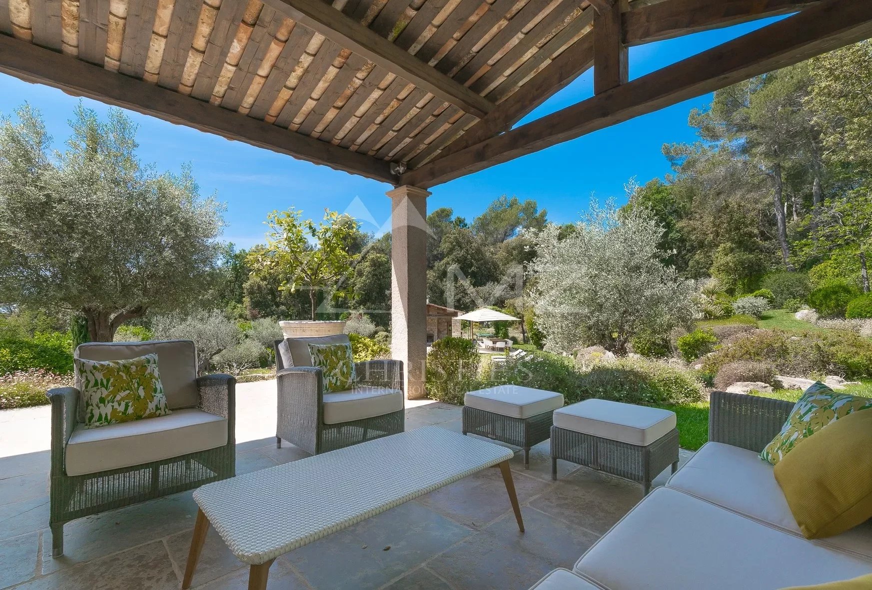 Cannes hinterland - Superb villa in a prestigious gated domain