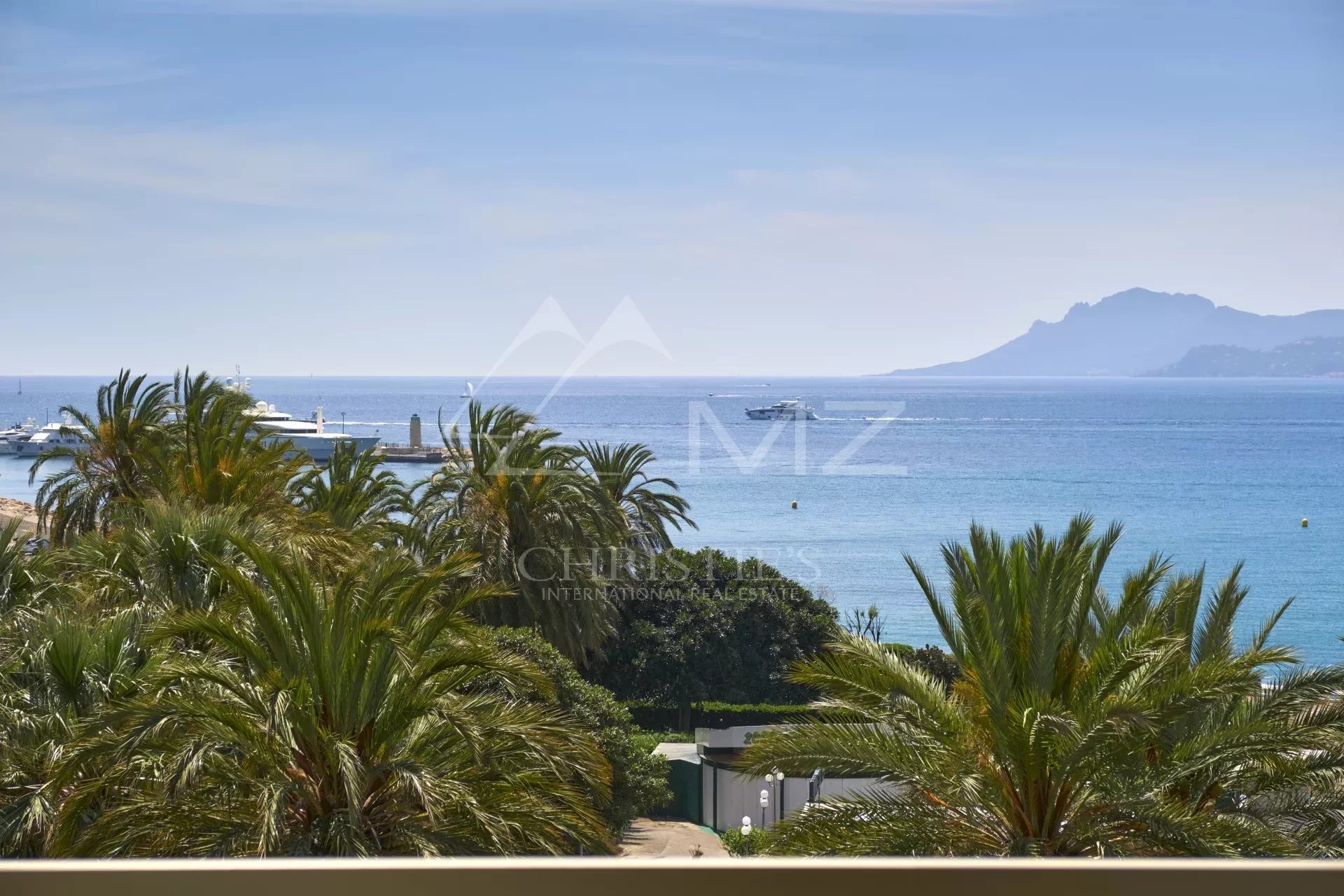 Cannes croisette - 3 pièces entièrement rénové vue mer panoramique
