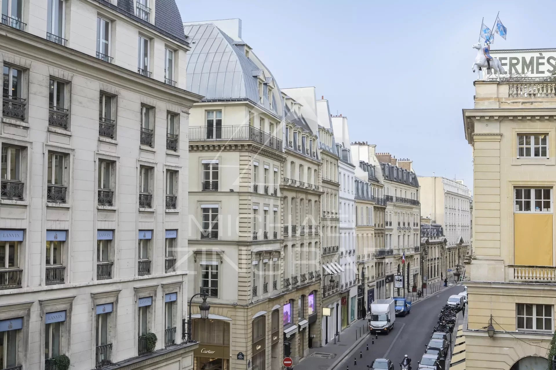 Sale apartment Paris 8ème - Luxurious pied à terre - Rue du faubourg Saint Honoré
