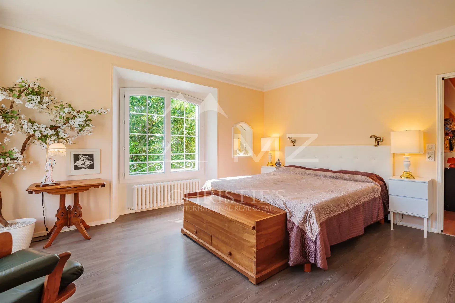 Belle demeure sur 2.5 ha avec vue panoramique et piscine