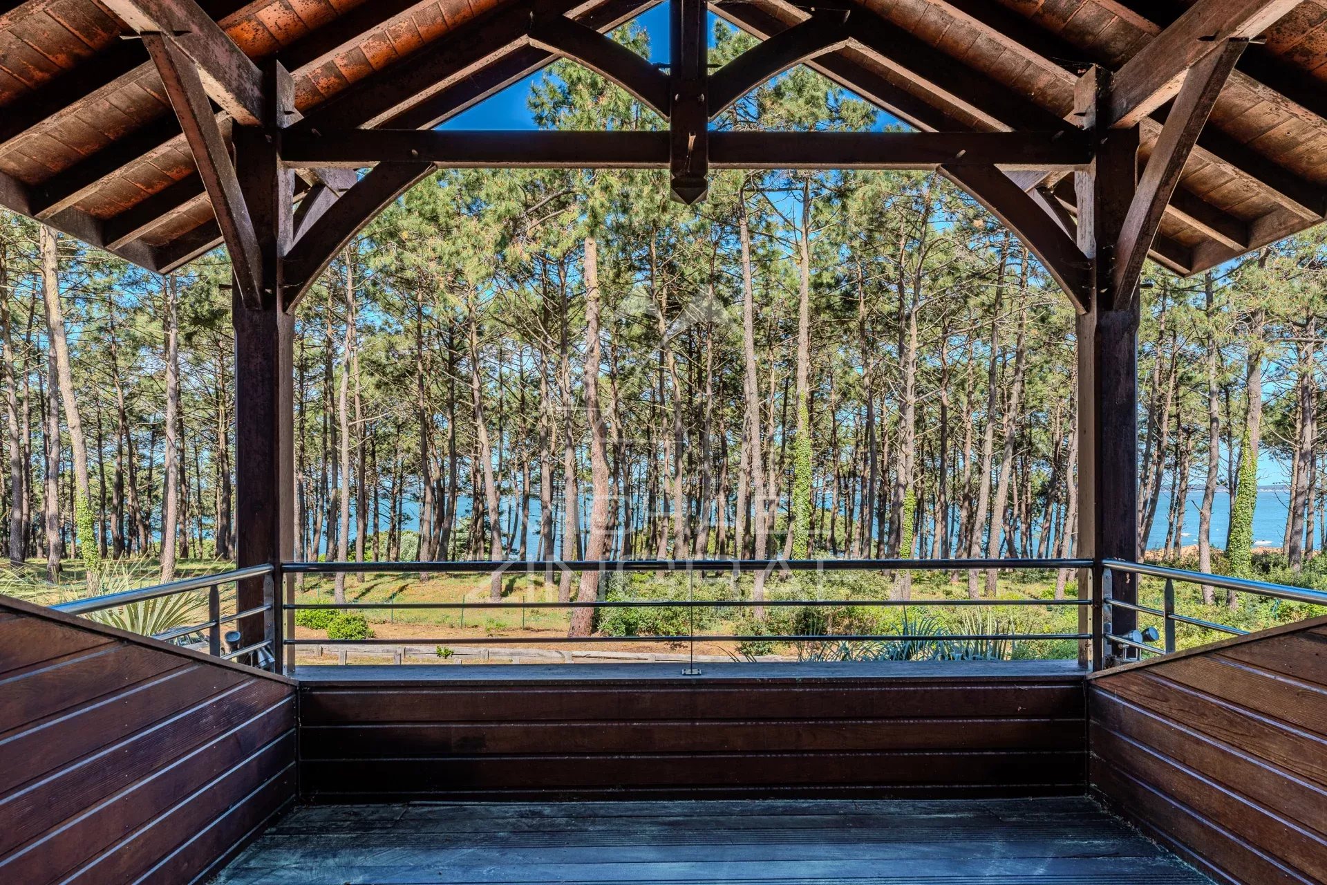 VILLA IN ERSTER LINIE AM STRAND PÉREIRE