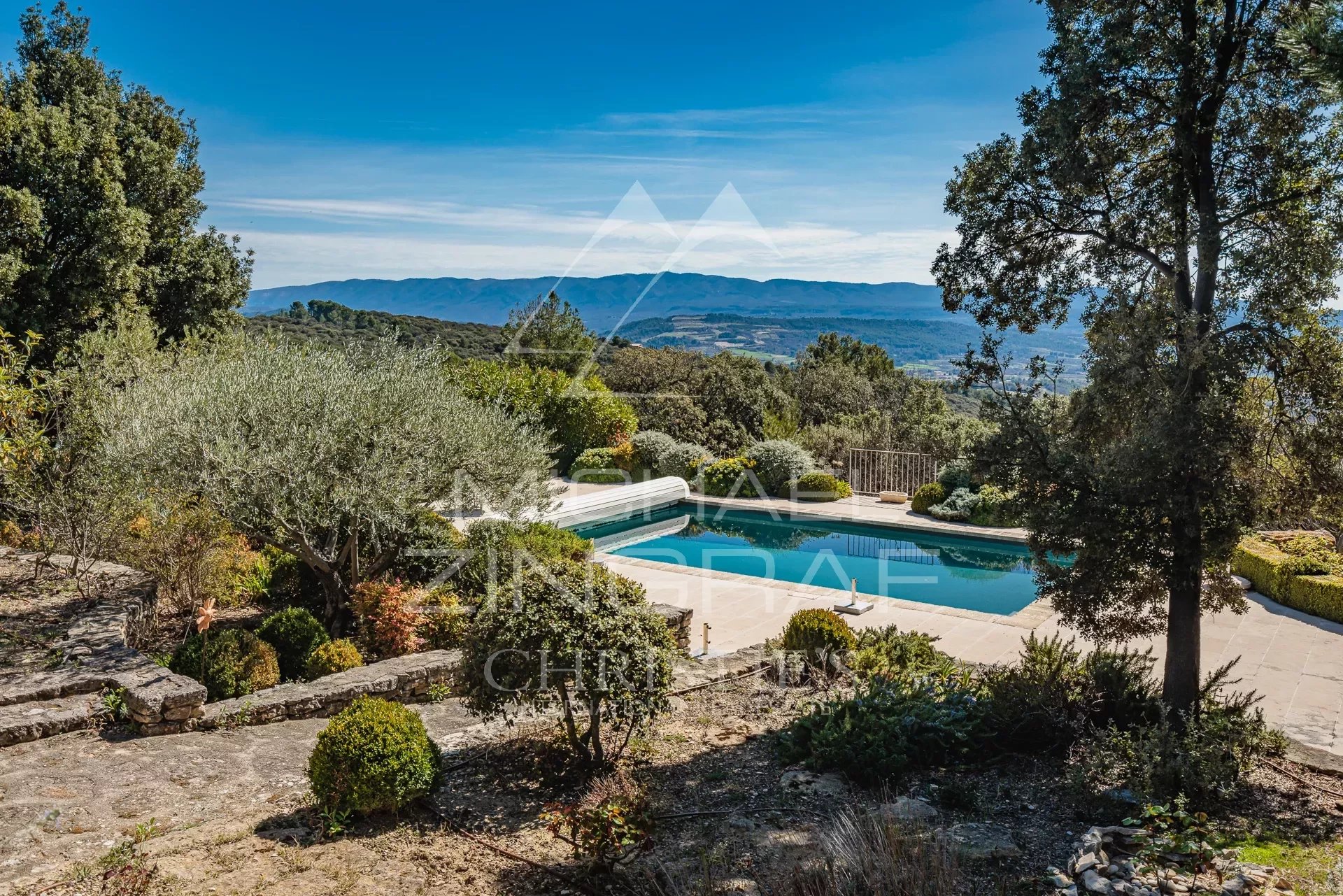 PROPERTY WITH PANORAMIC VIEWS OF THE LUBERON