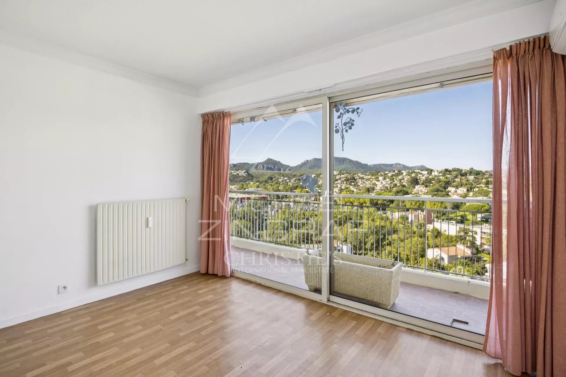 DUPLEX PENTHOUSE WITH SEA VIEW