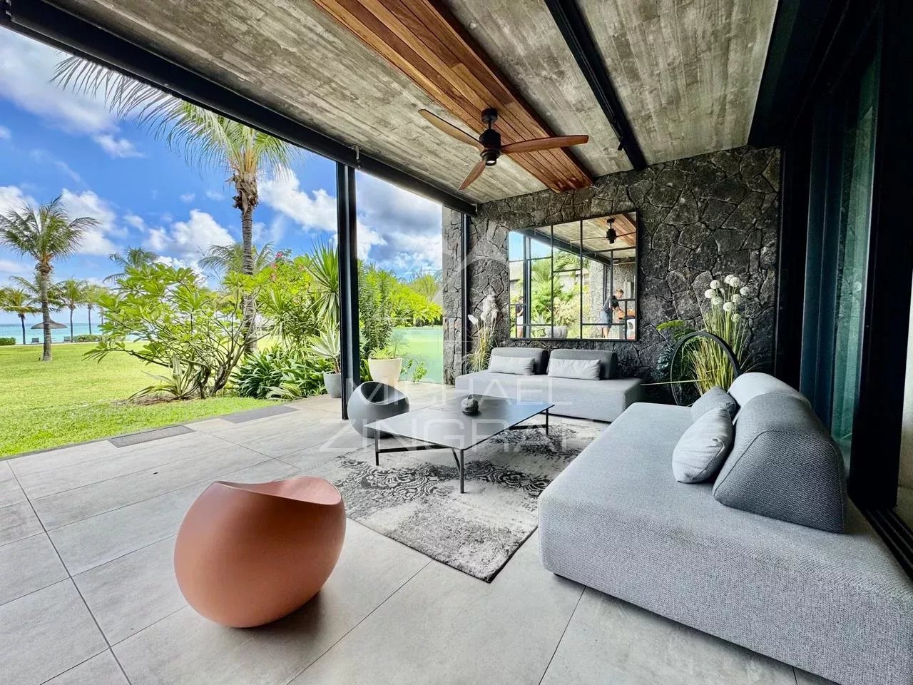 UNIQUE PIEDS DANS L'EAU  – PEREYBERE