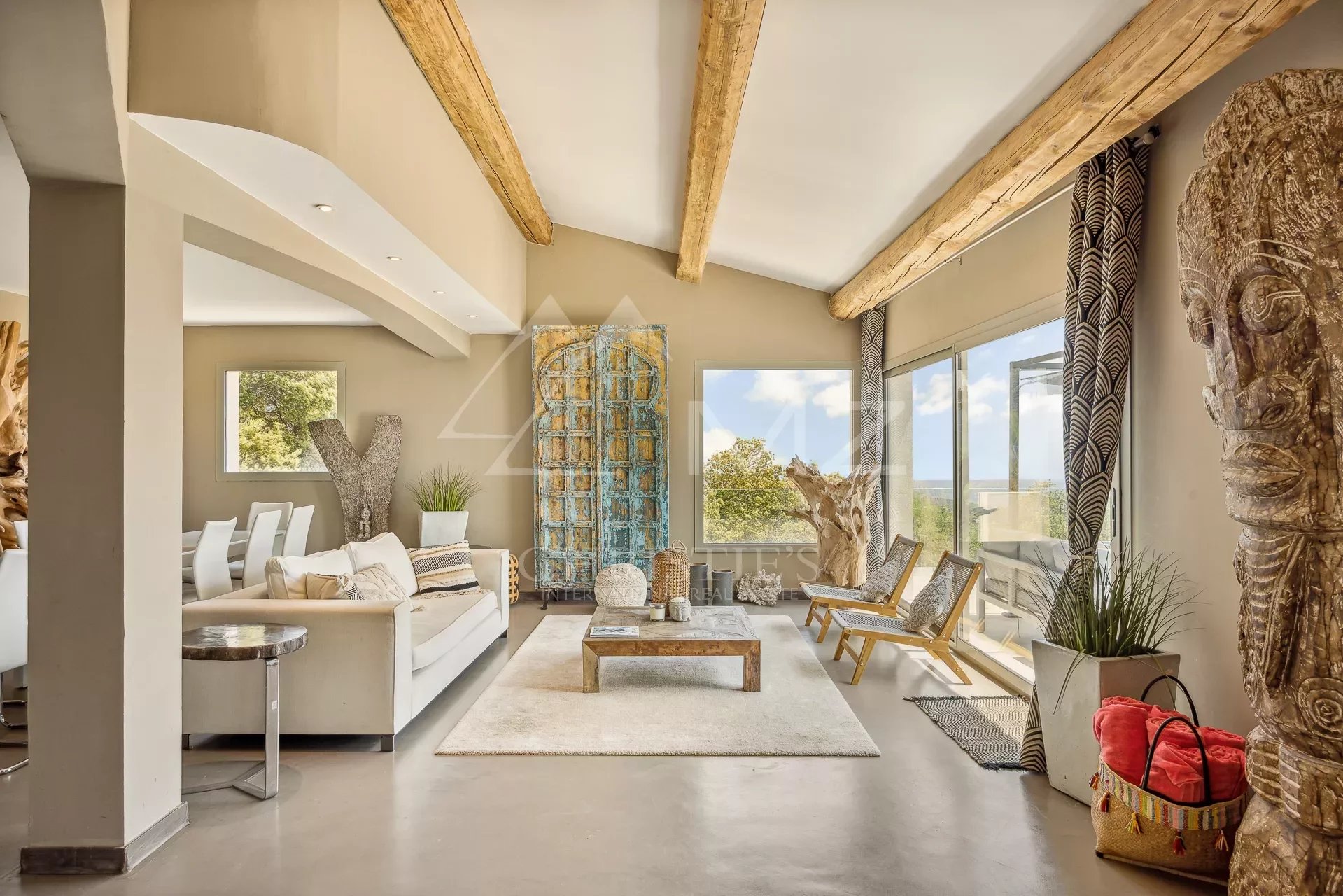 Renovated property with panoramic sea view