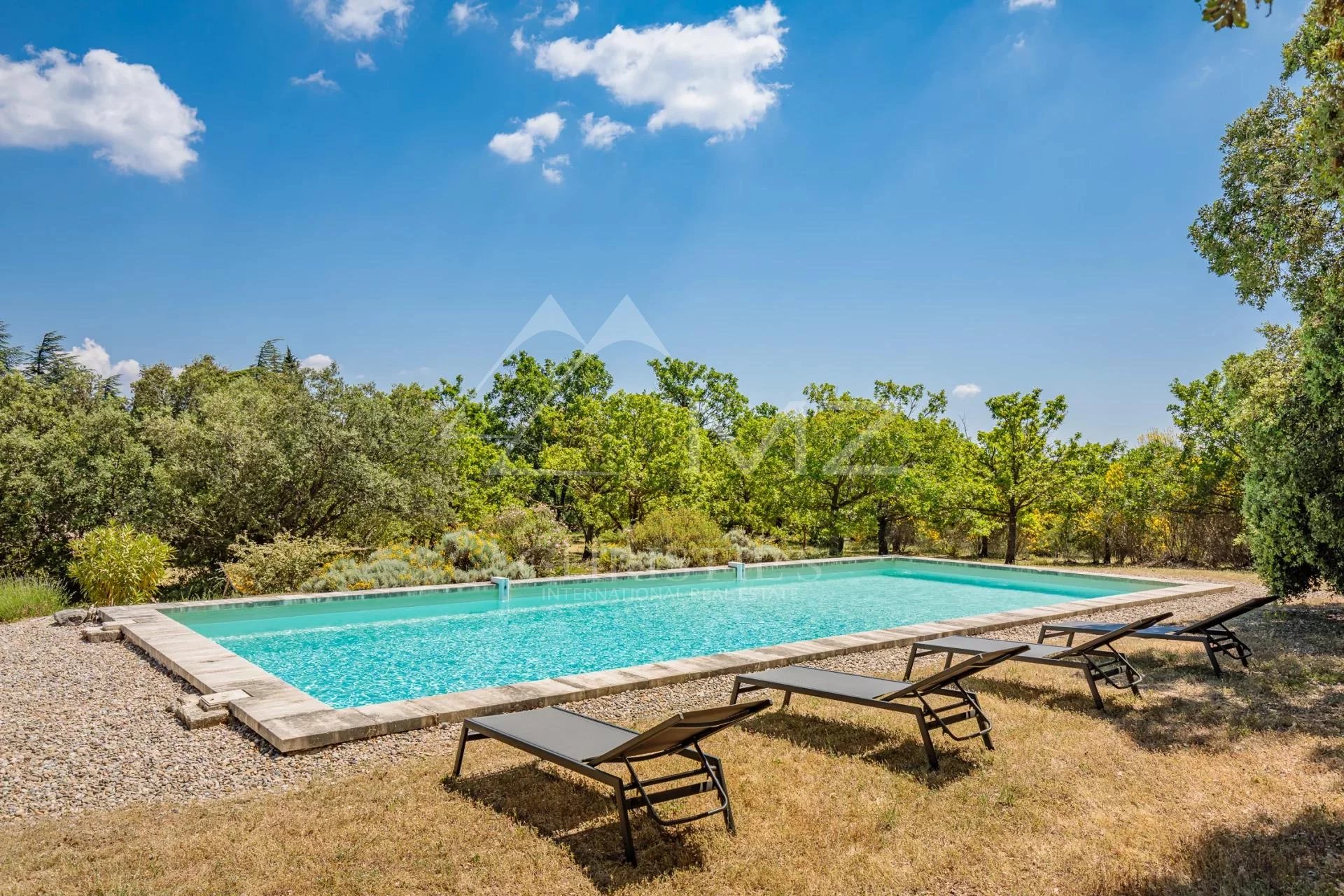 Luberon - Beautiful provençal home with long pool