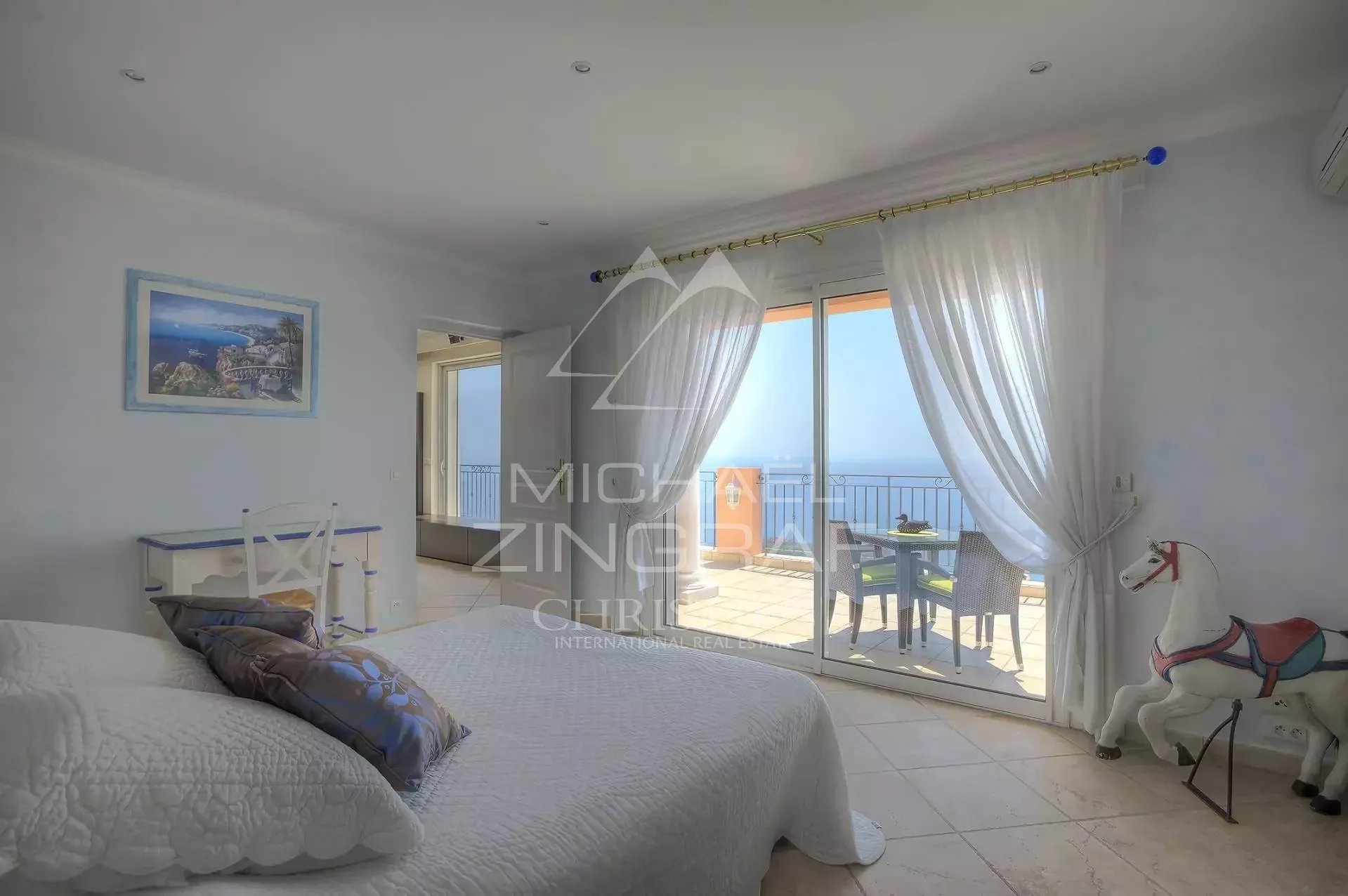 EXKLUSIV IM GEMEINSCHAFTSAUFTRAG – VILLA MIT MEERBLICK ZWISCHEN SAINT-RAPHAËL UND CANNES