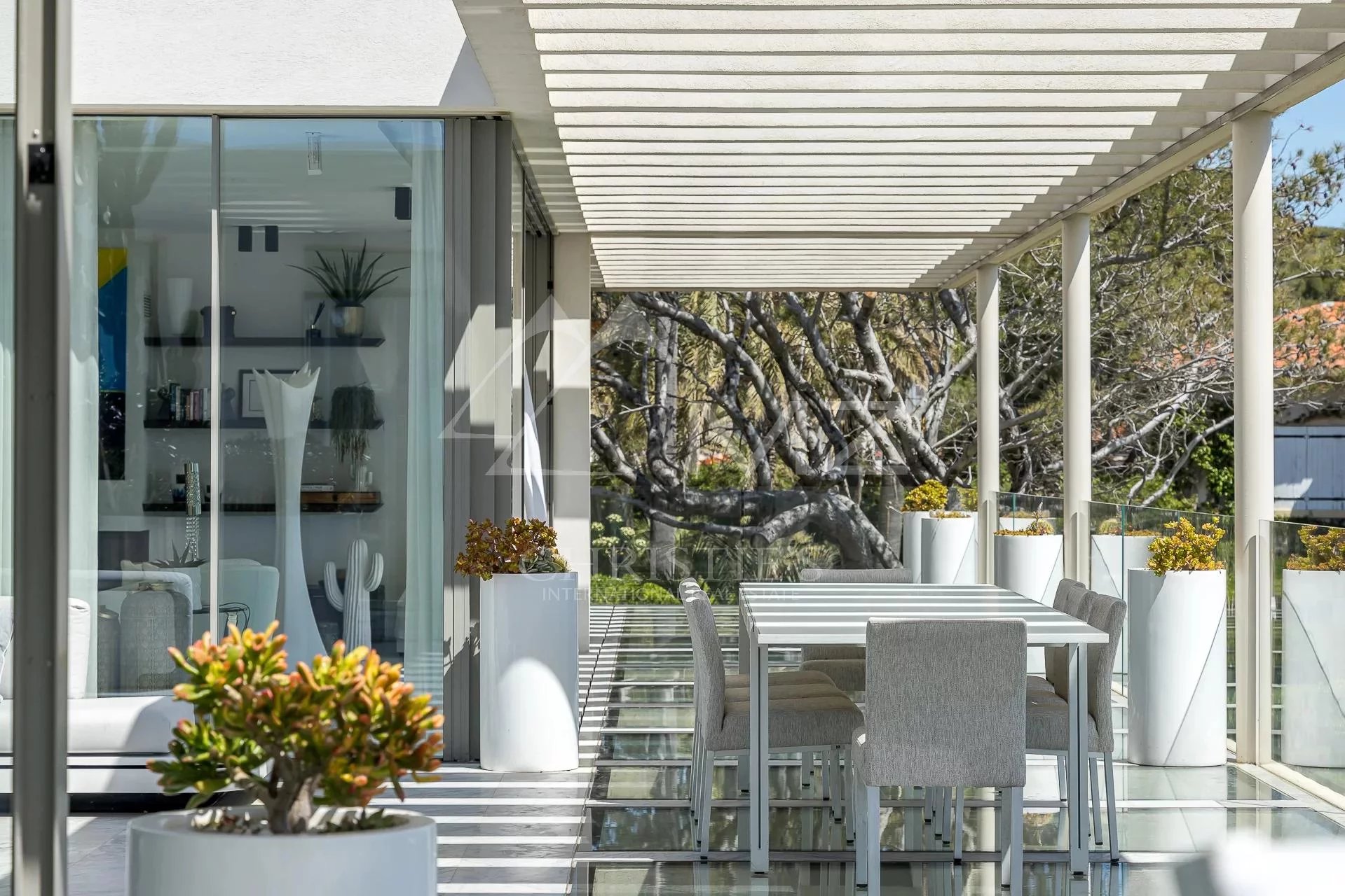 Cap d'Antibes - Außergewöhnliche zeitgenössische Wohnung mit Meerblick