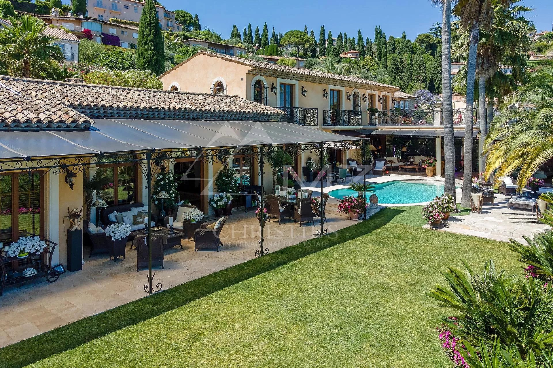Mougins - Close to the village - with sea view