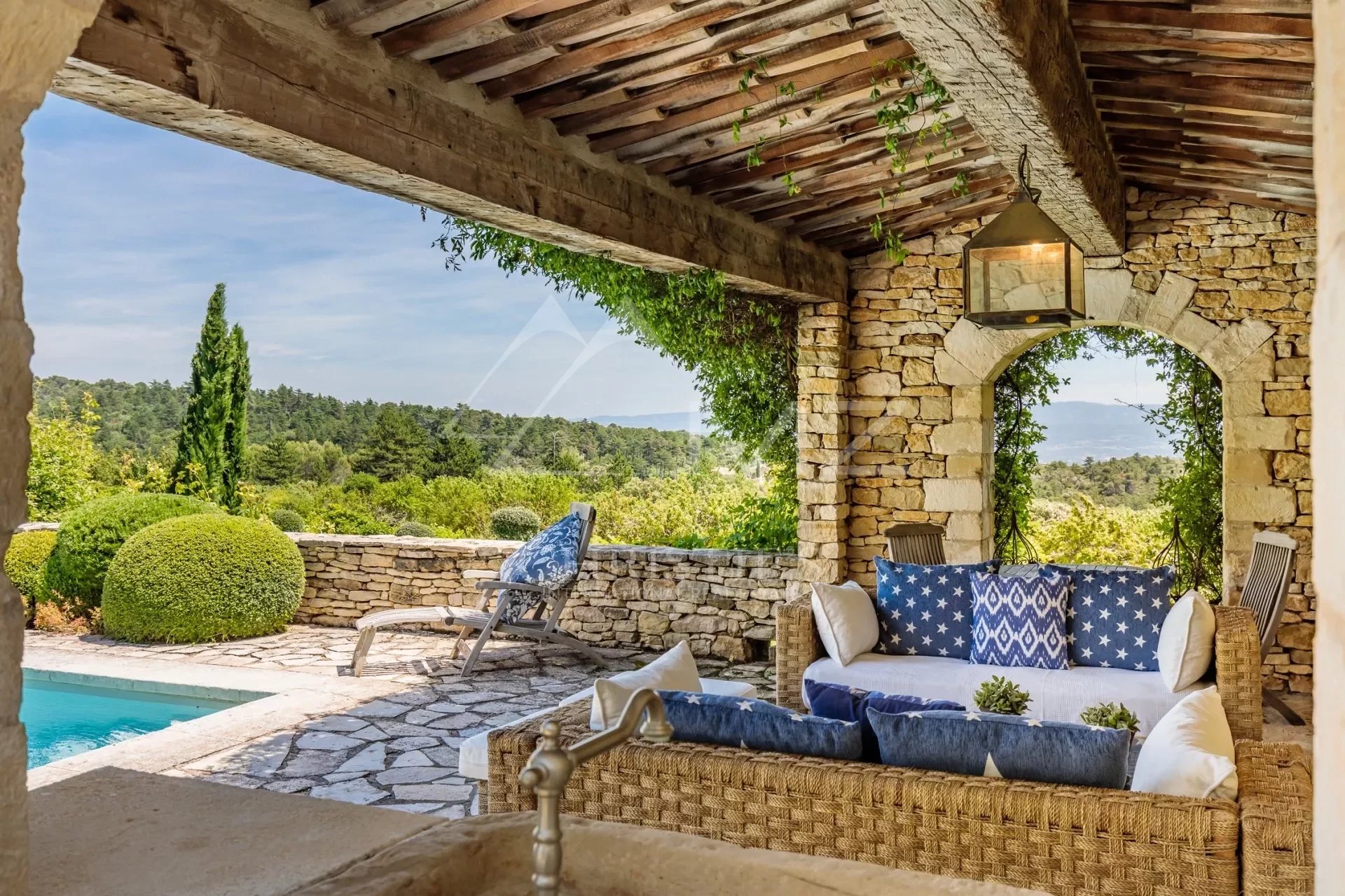 Close to Gordes - Exceptional property with panoramic view