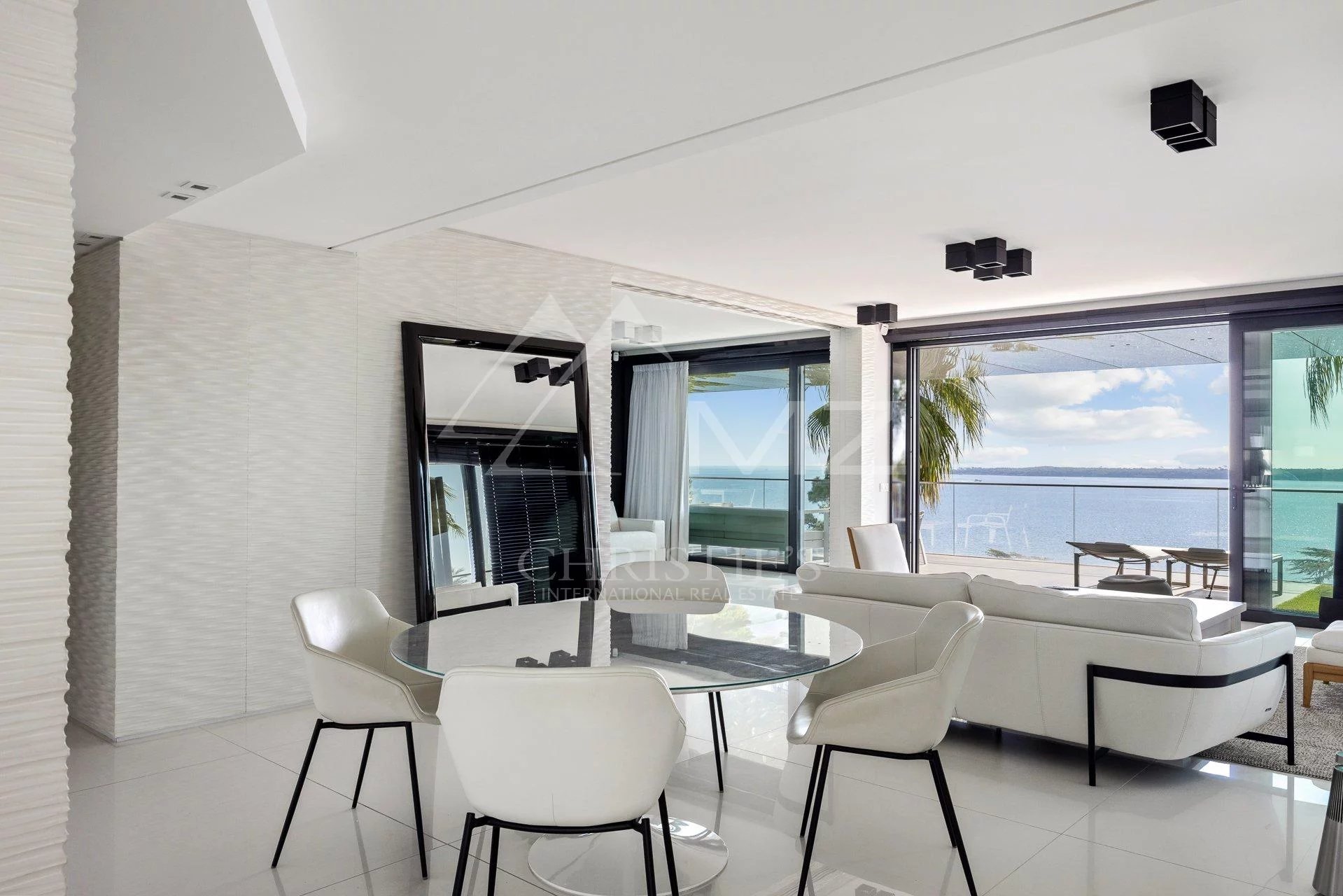 Cannes Kalifornien - Apartment mit zwei Schlafzimmern
