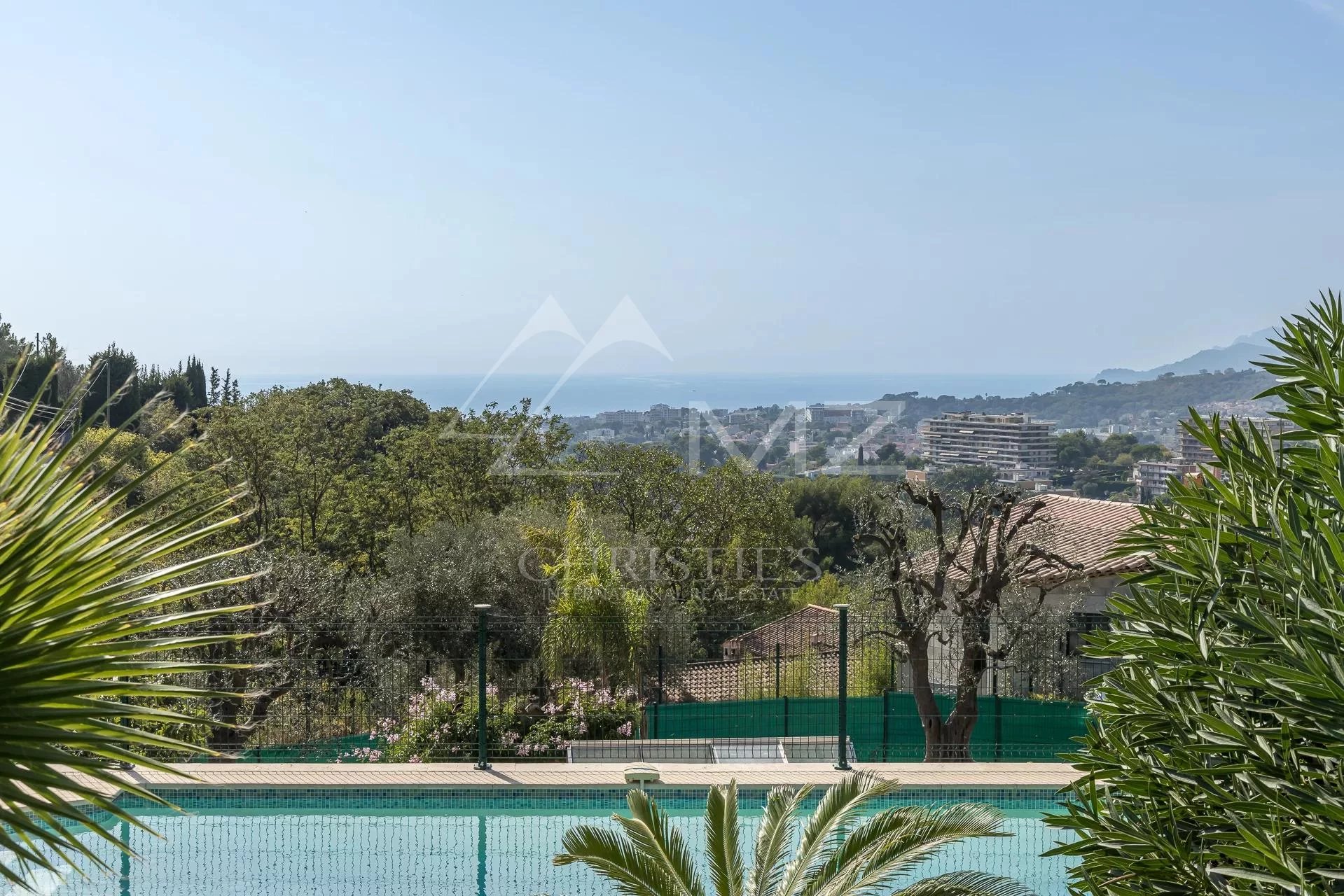Wohnviertel vor den Toren von Cannes, sehr schöne Aussicht auf Meer und Hügel