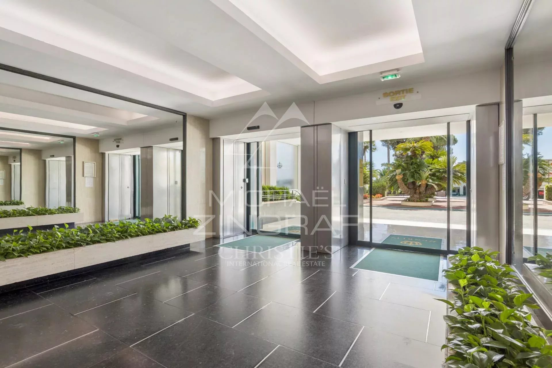Cannes – In der Nähe der Croisette – Außergewöhnliches Studio mit Balkon, Meerblick und Garage