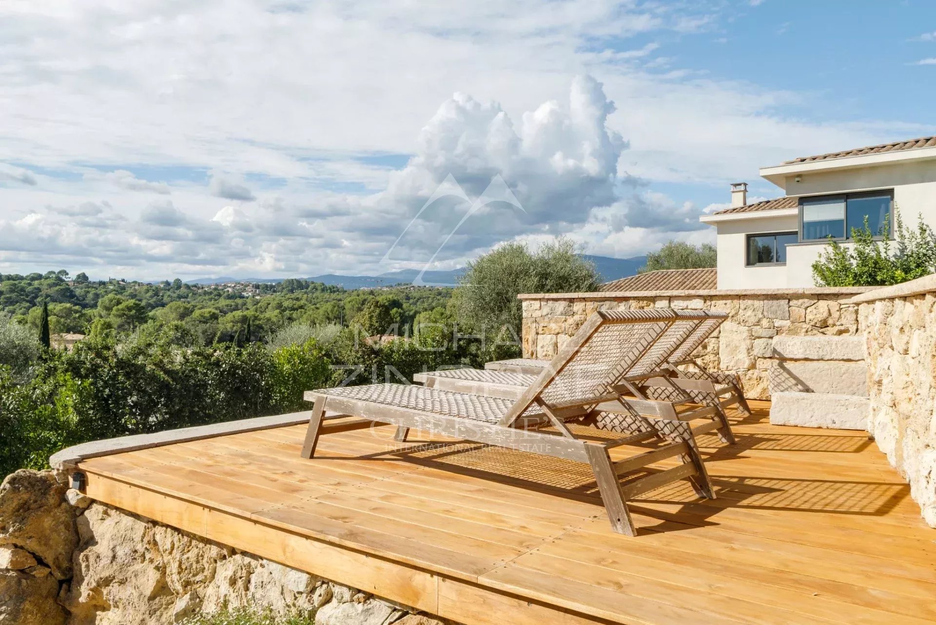 Villa récente à proximité du Royal Golf