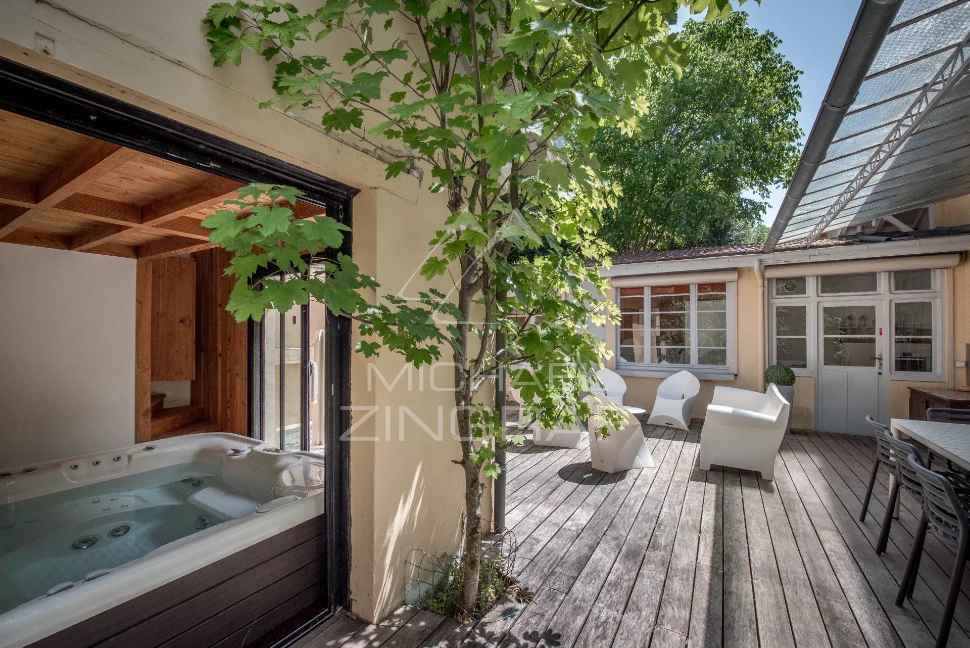 Character house in the heart of Arcachon - sought-after neighborhood in a confidential setting