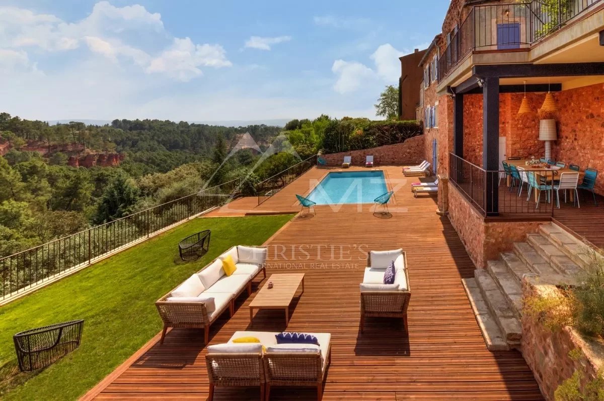 Roussillon - High-end home with open view